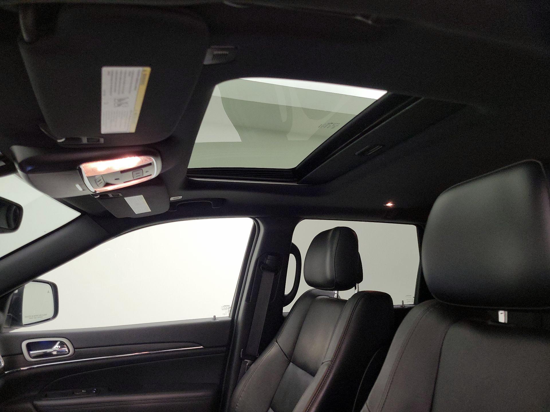 Thumbnail: 2020 Jeep Grand Cherokee - 20