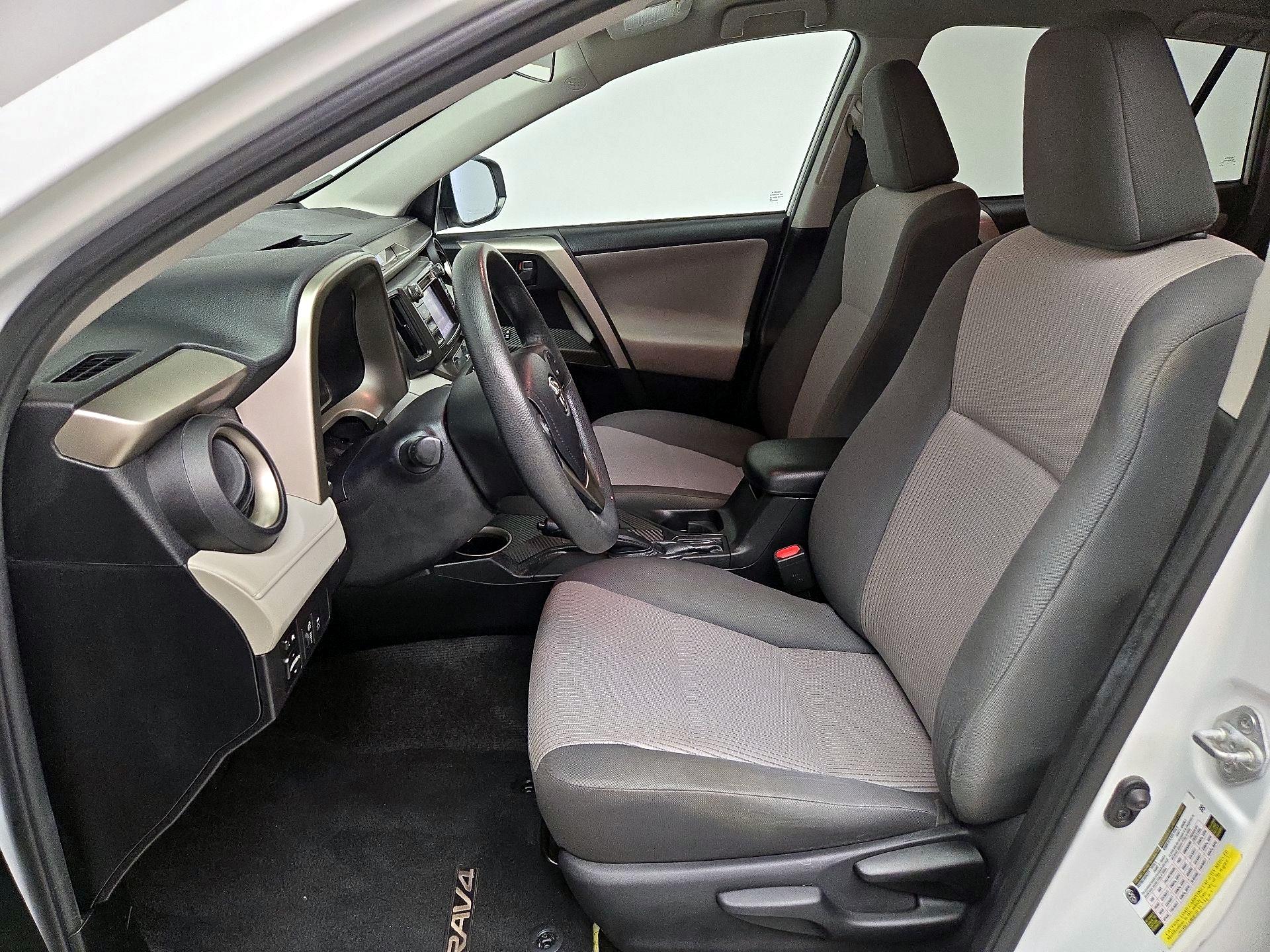 Thumbnail: 2015 Toyota RAV4 - 11
