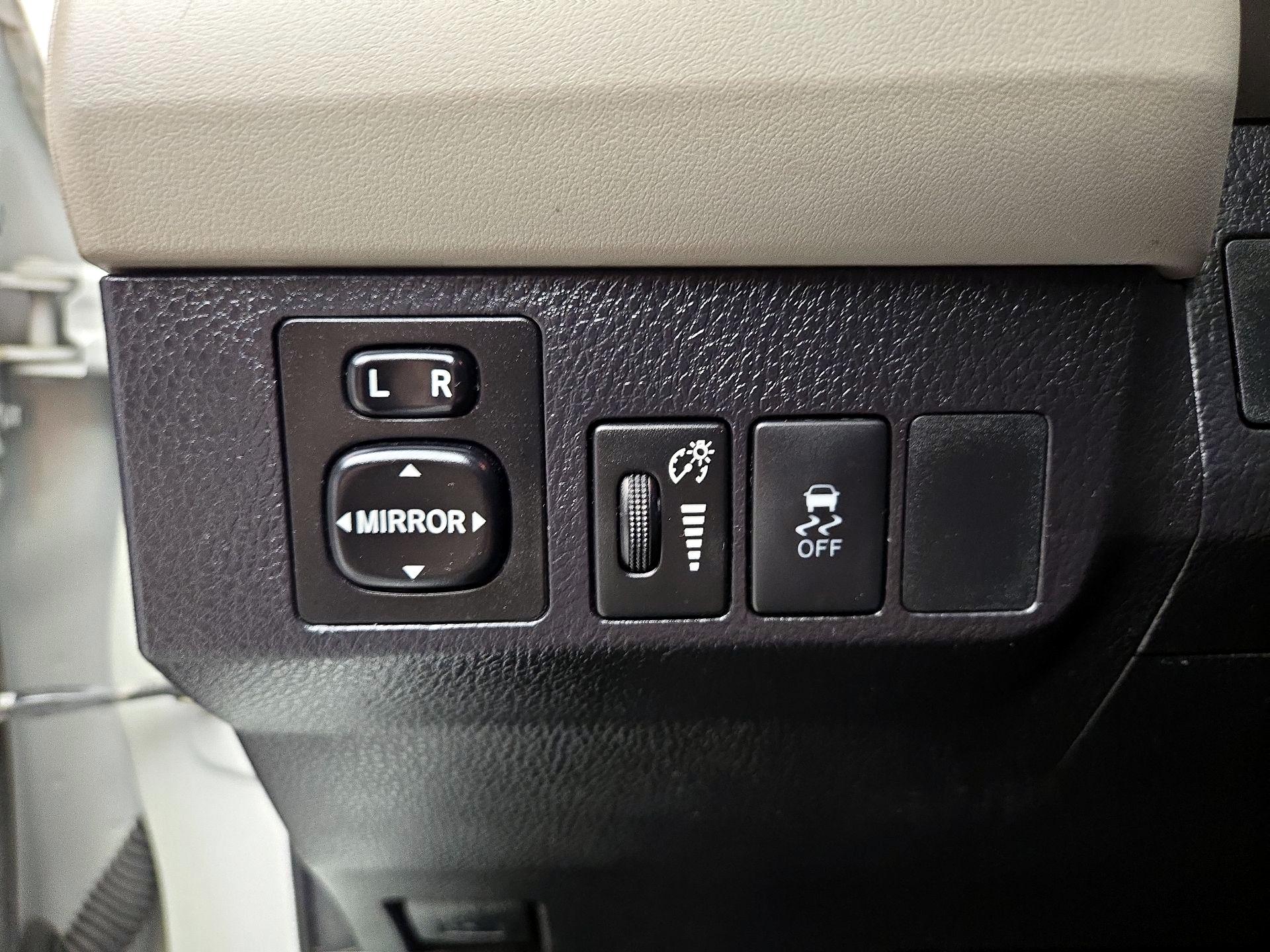 Thumbnail: 2015 Toyota RAV4 - 13