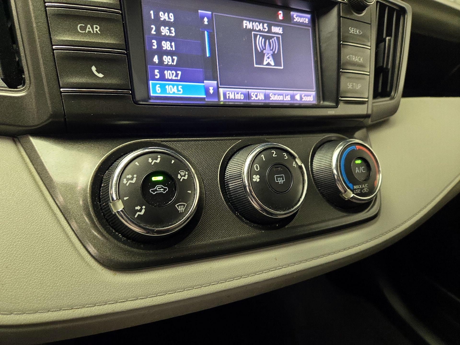 Thumbnail: 2015 Toyota RAV4 - 16