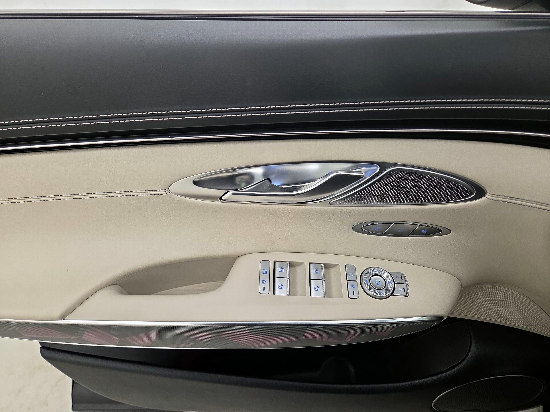 Thumbnail: 2023 Genesis GV70 - 12