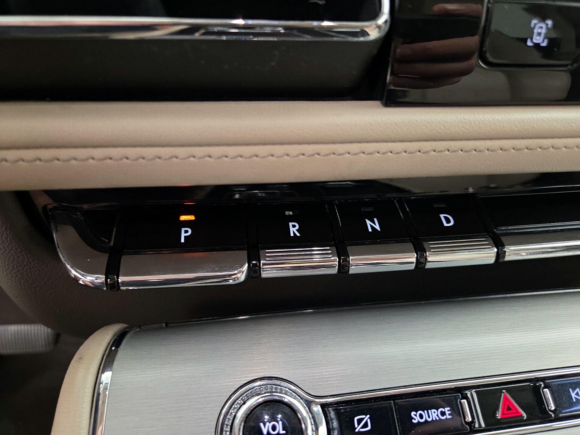 Thumbnail: 2020 Lincoln Aviator - 18