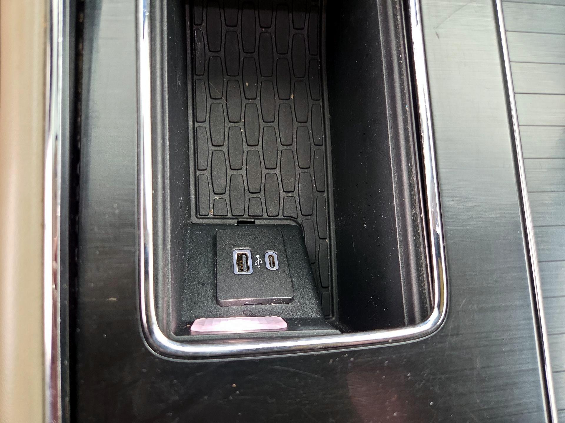 Thumbnail: 2020 Lincoln Aviator - 19