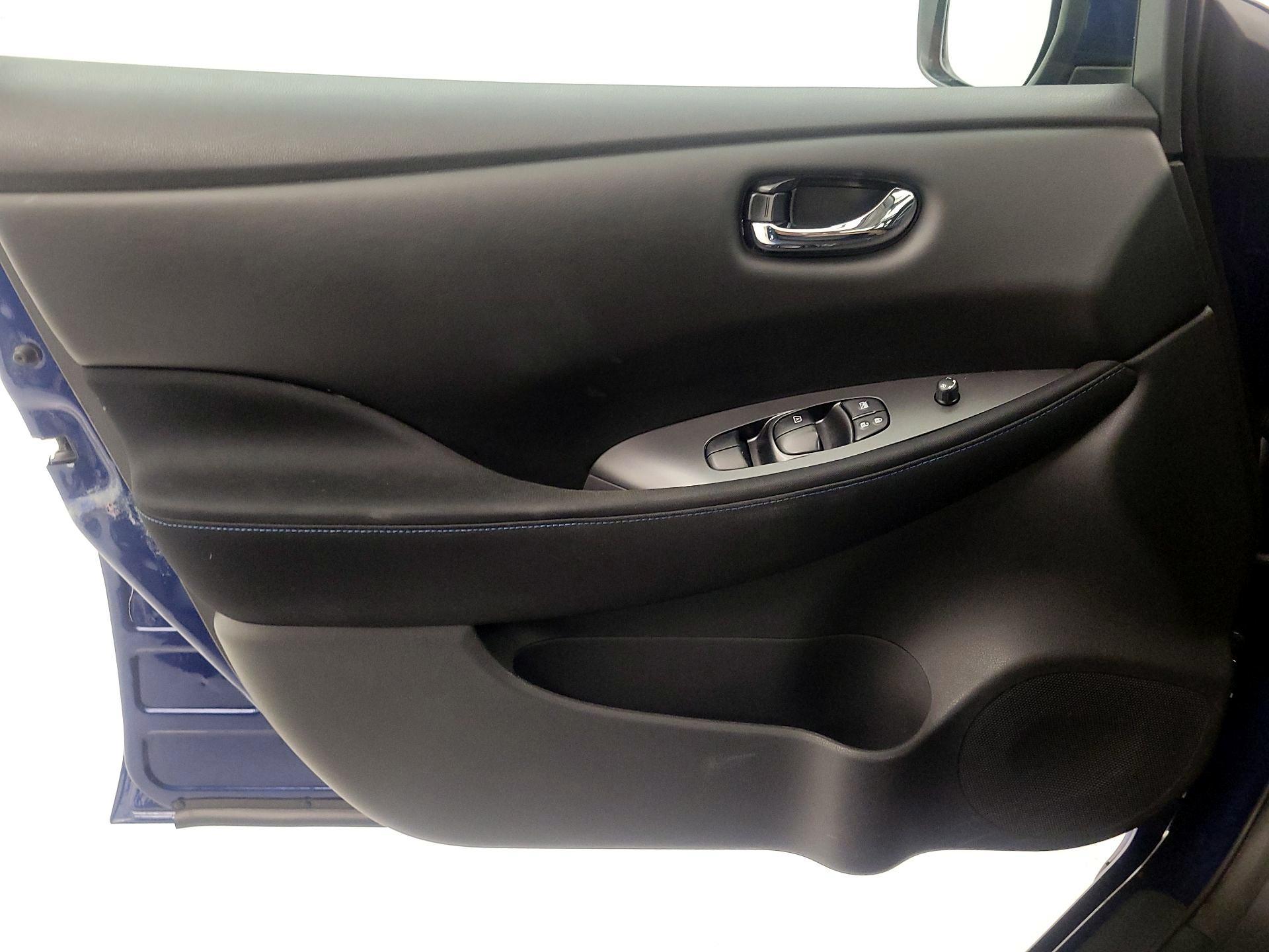 Thumbnail: 2021 Nissan Leaf - 12