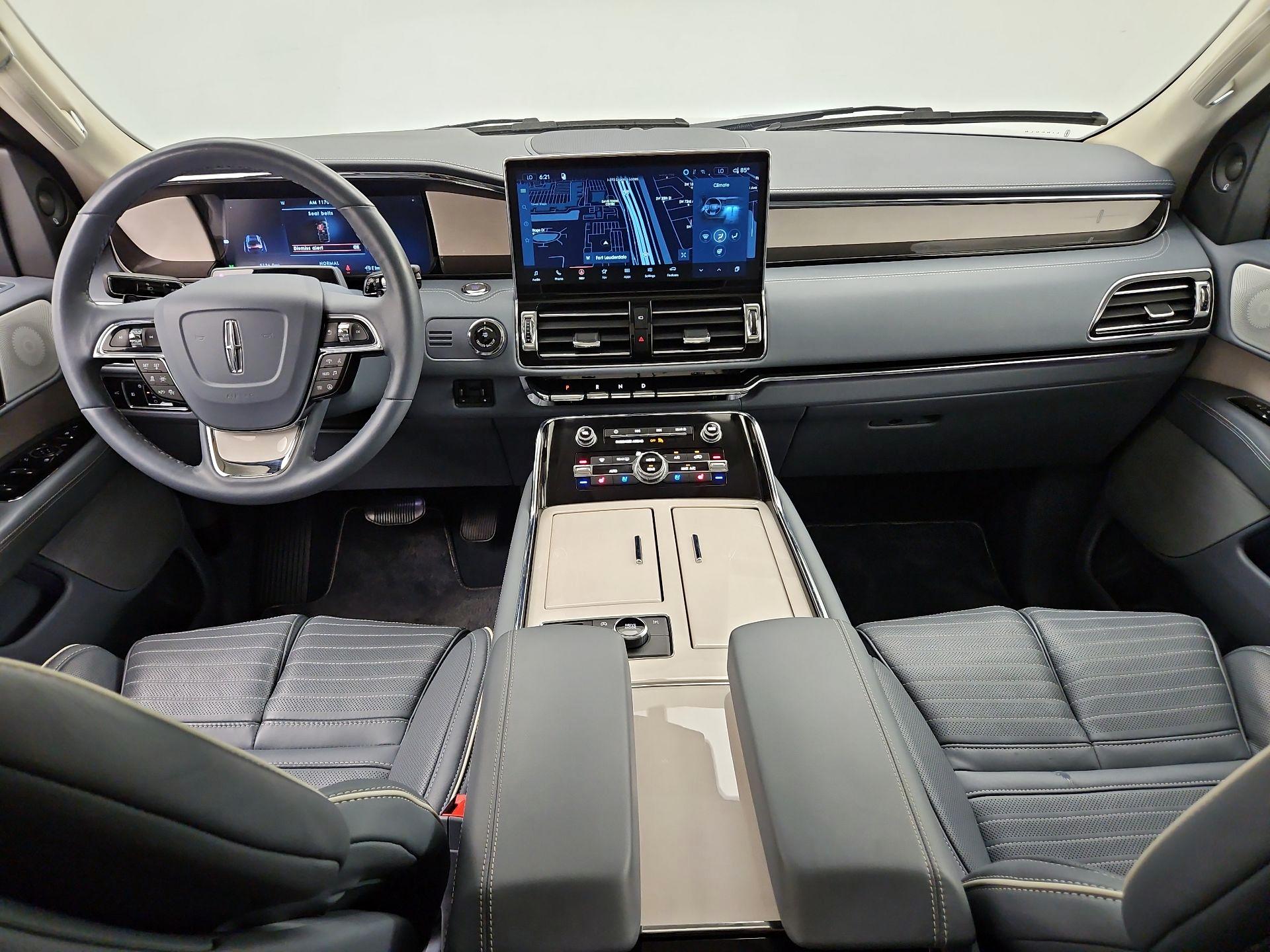 Thumbnail: 2024 Lincoln Navigator L - 9