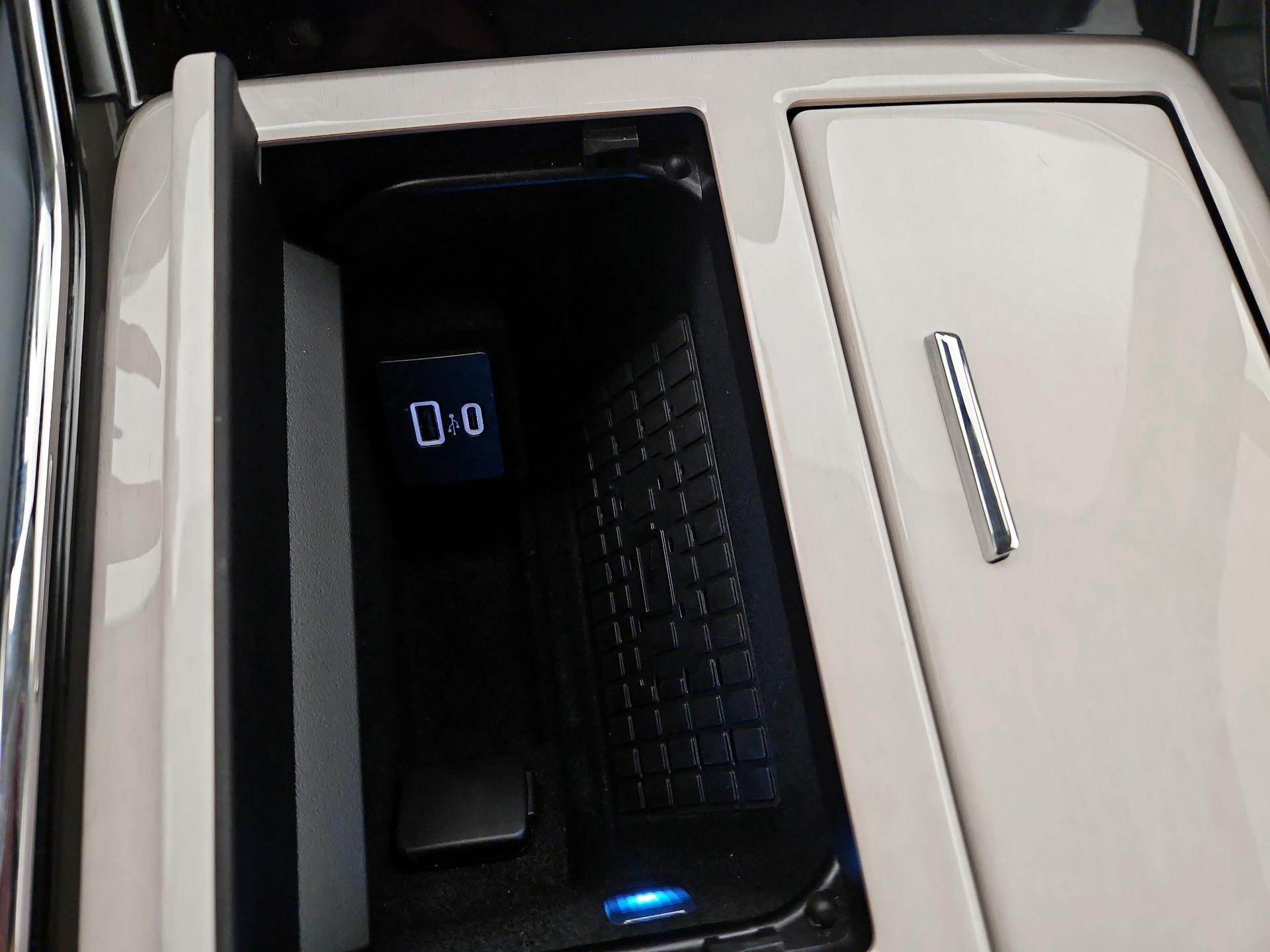 Thumbnail: 2024 Lincoln Navigator L - 19