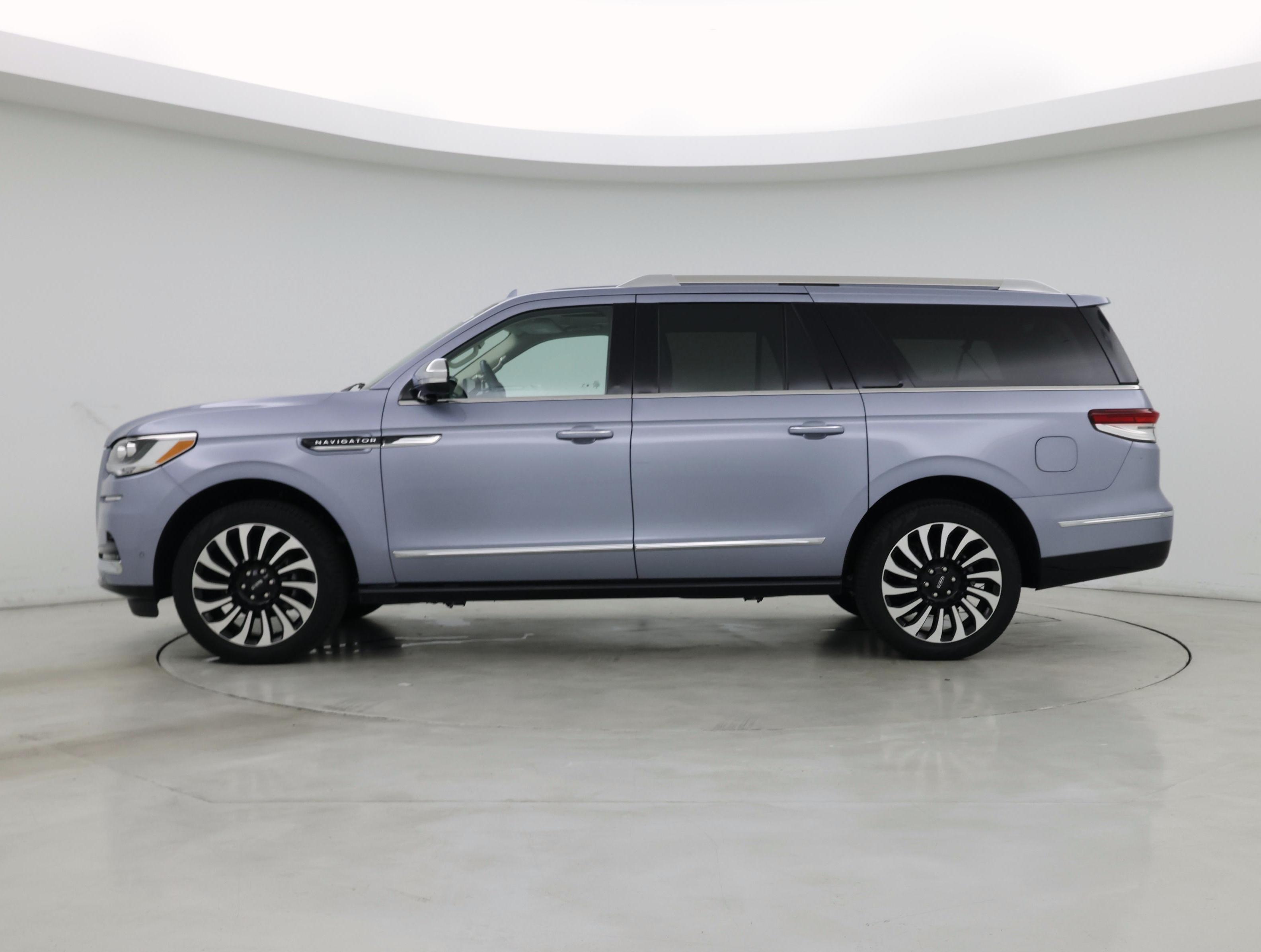 Thumbnail: 2024 Lincoln Navigator L - 3