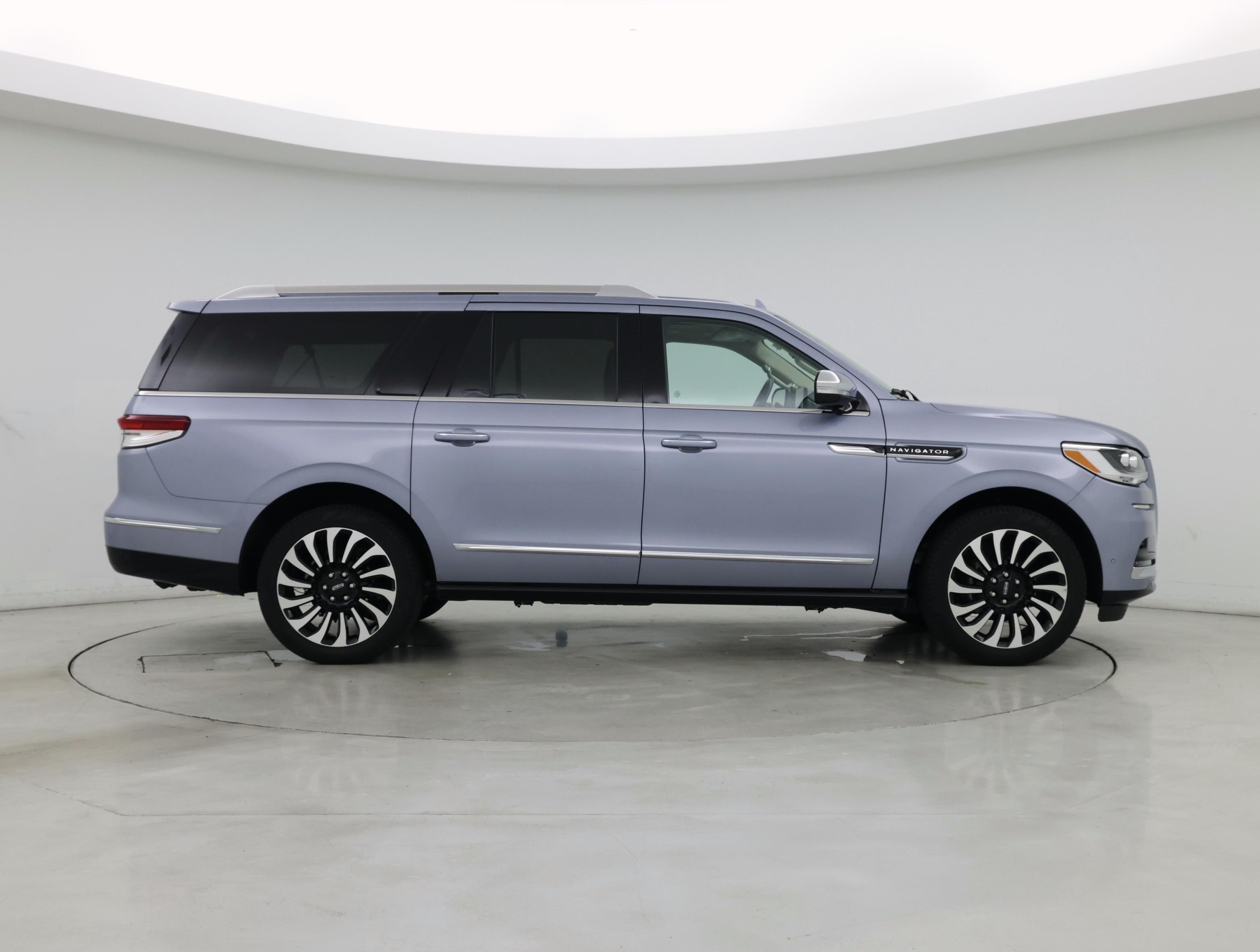 Thumbnail: 2024 Lincoln Navigator L - 7