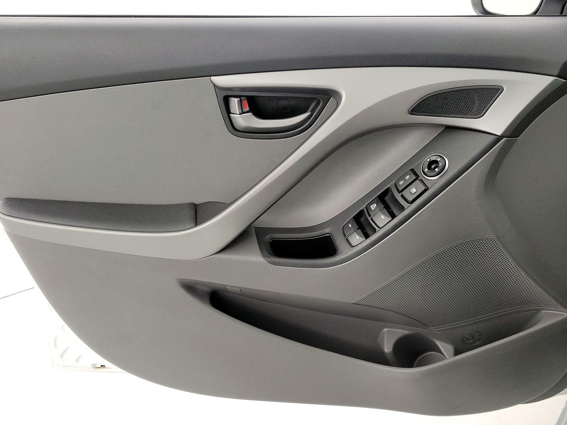 Thumbnail: 2015 Hyundai Elantra - 12