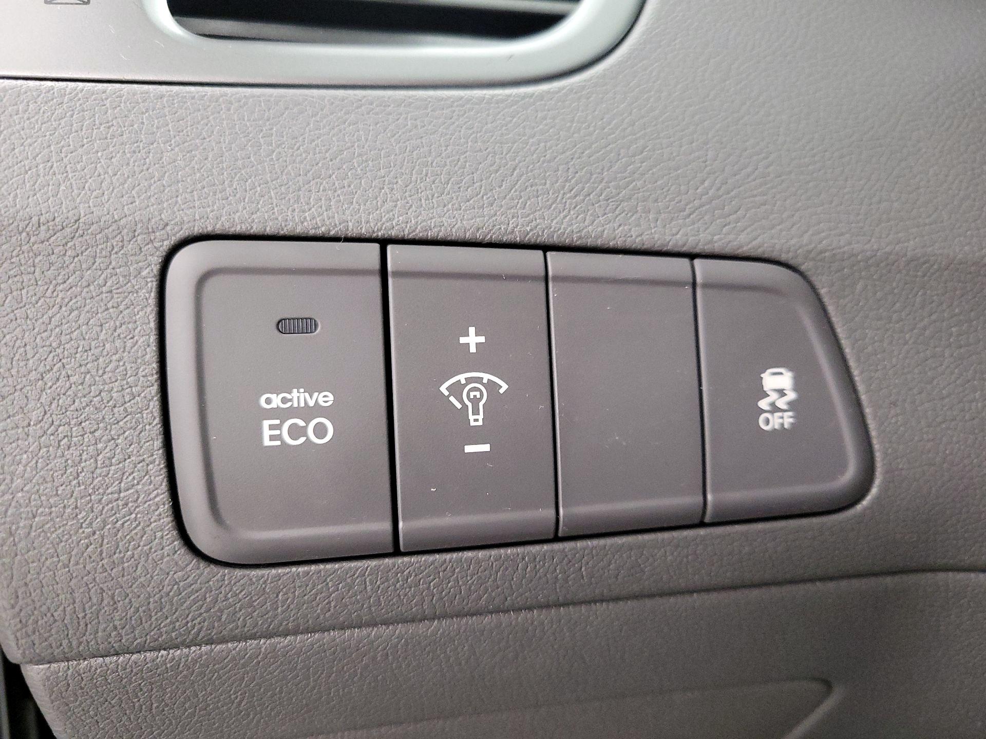 Thumbnail: 2015 Hyundai Elantra - 13
