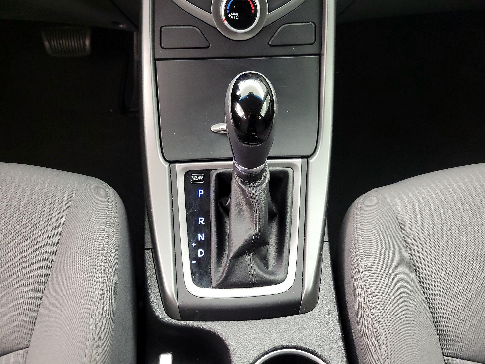 Thumbnail: 2015 Hyundai Elantra - 16