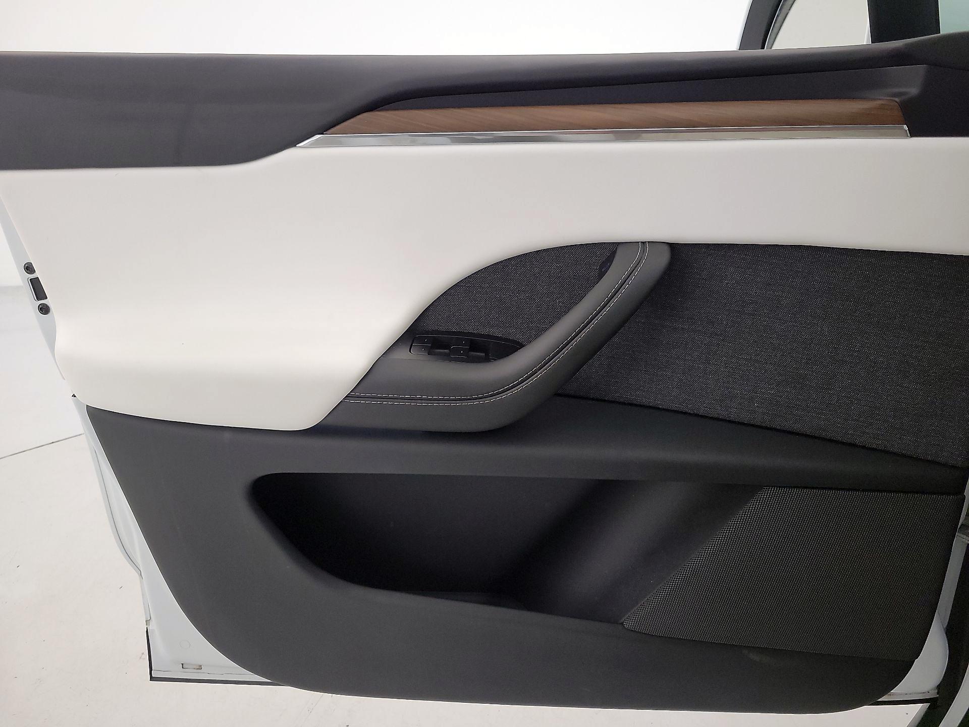Thumbnail: 2023 Tesla Model X - 12