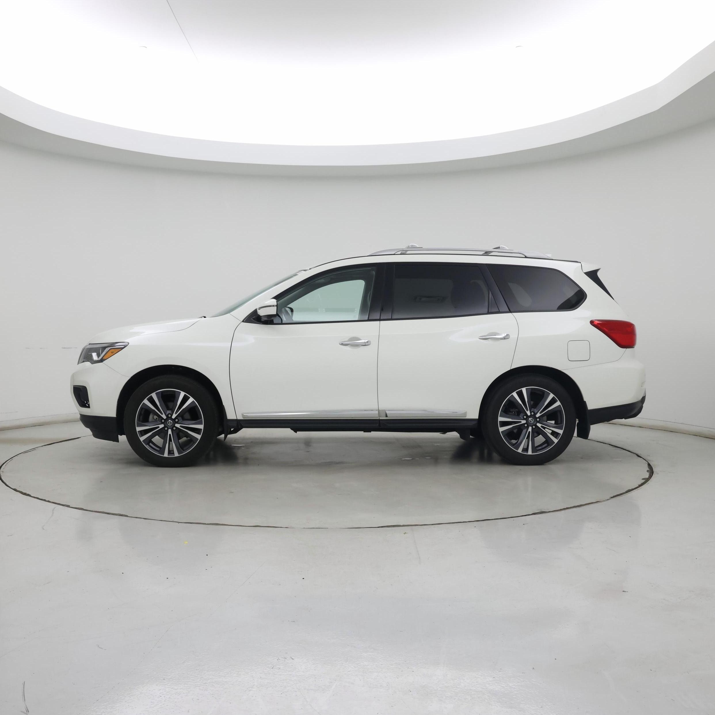 Thumbnail: 2020 Nissan Pathfinder - 3