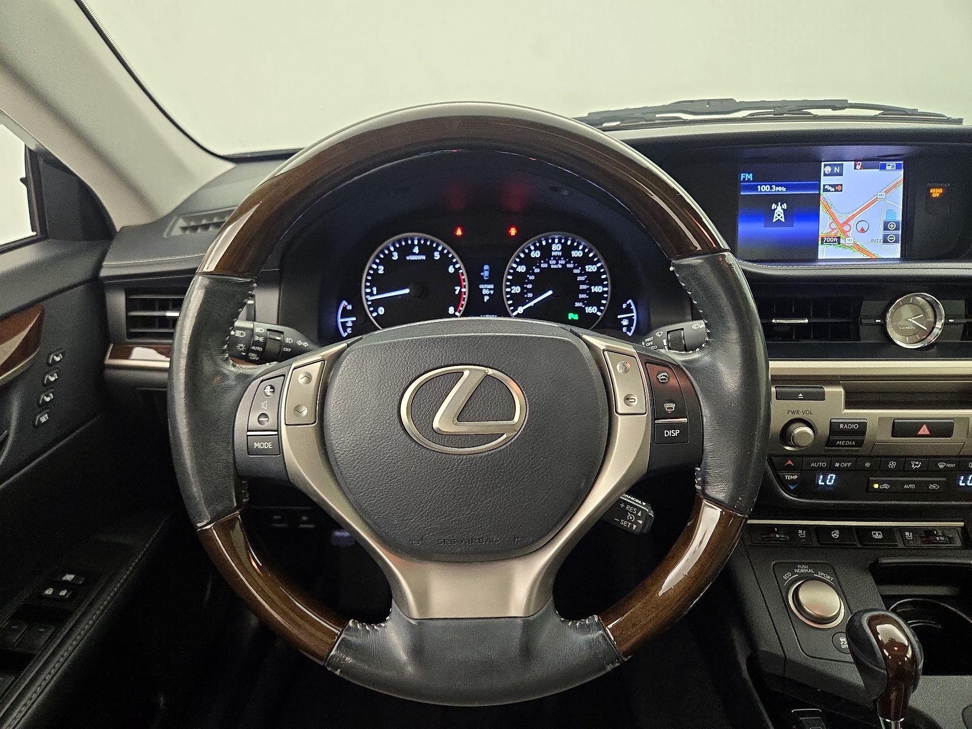 Thumbnail: 2015 Lexus ES - 10
