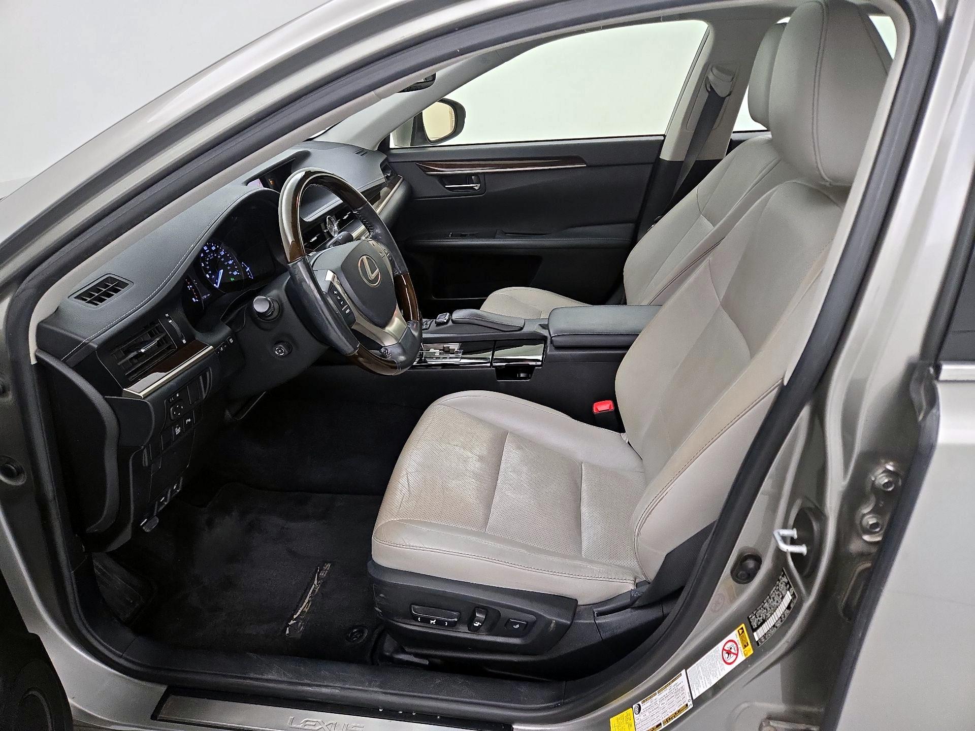 Thumbnail: 2015 Lexus ES - 11