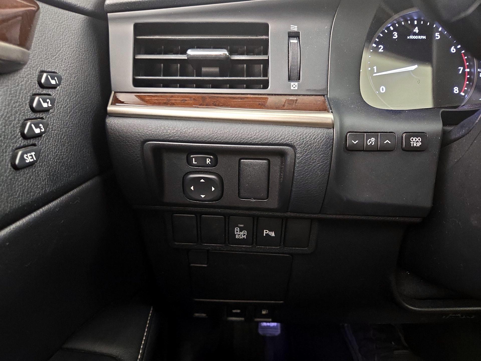 Thumbnail: 2015 Lexus ES - 13