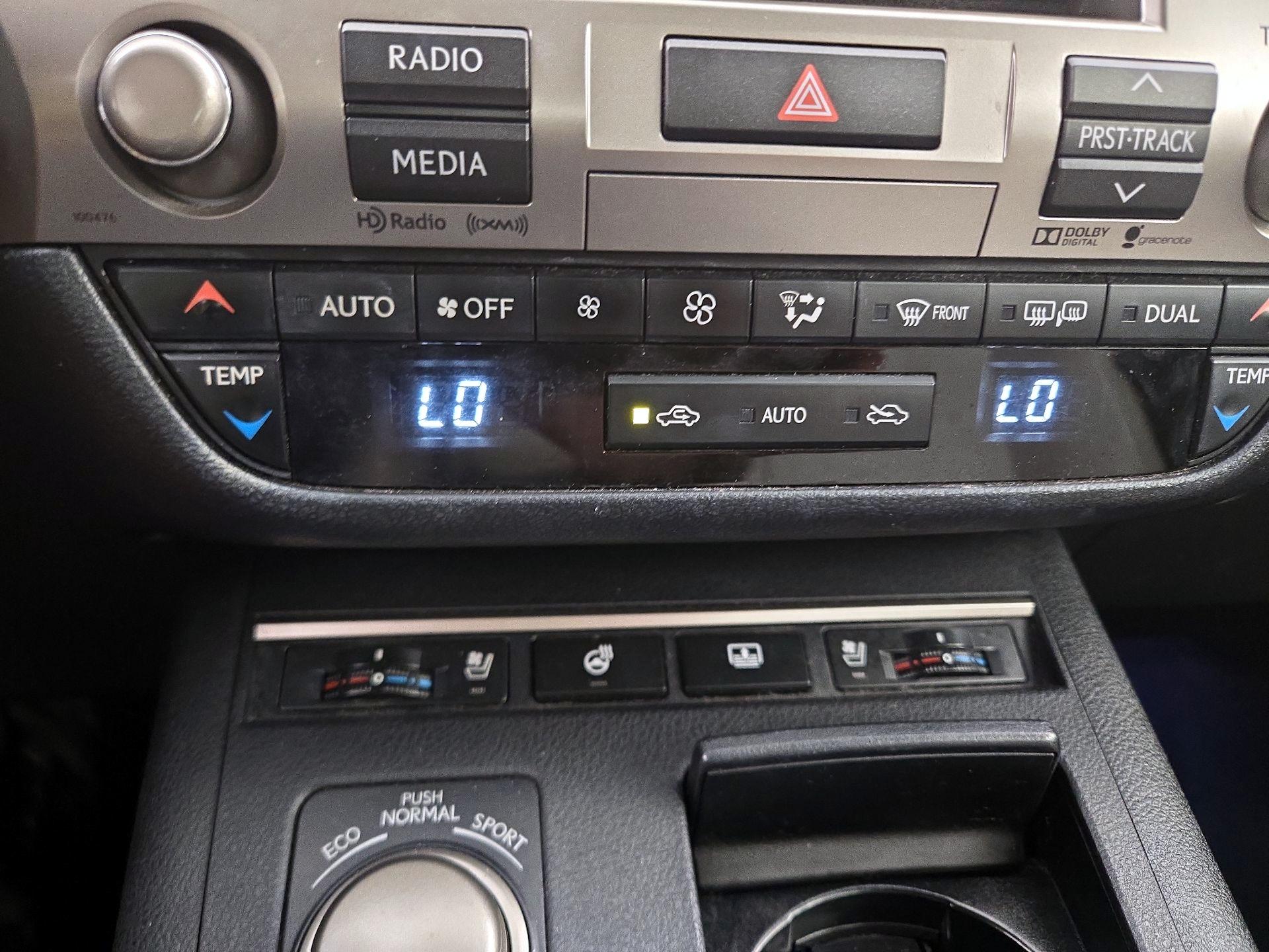Thumbnail: 2015 Lexus ES - 17