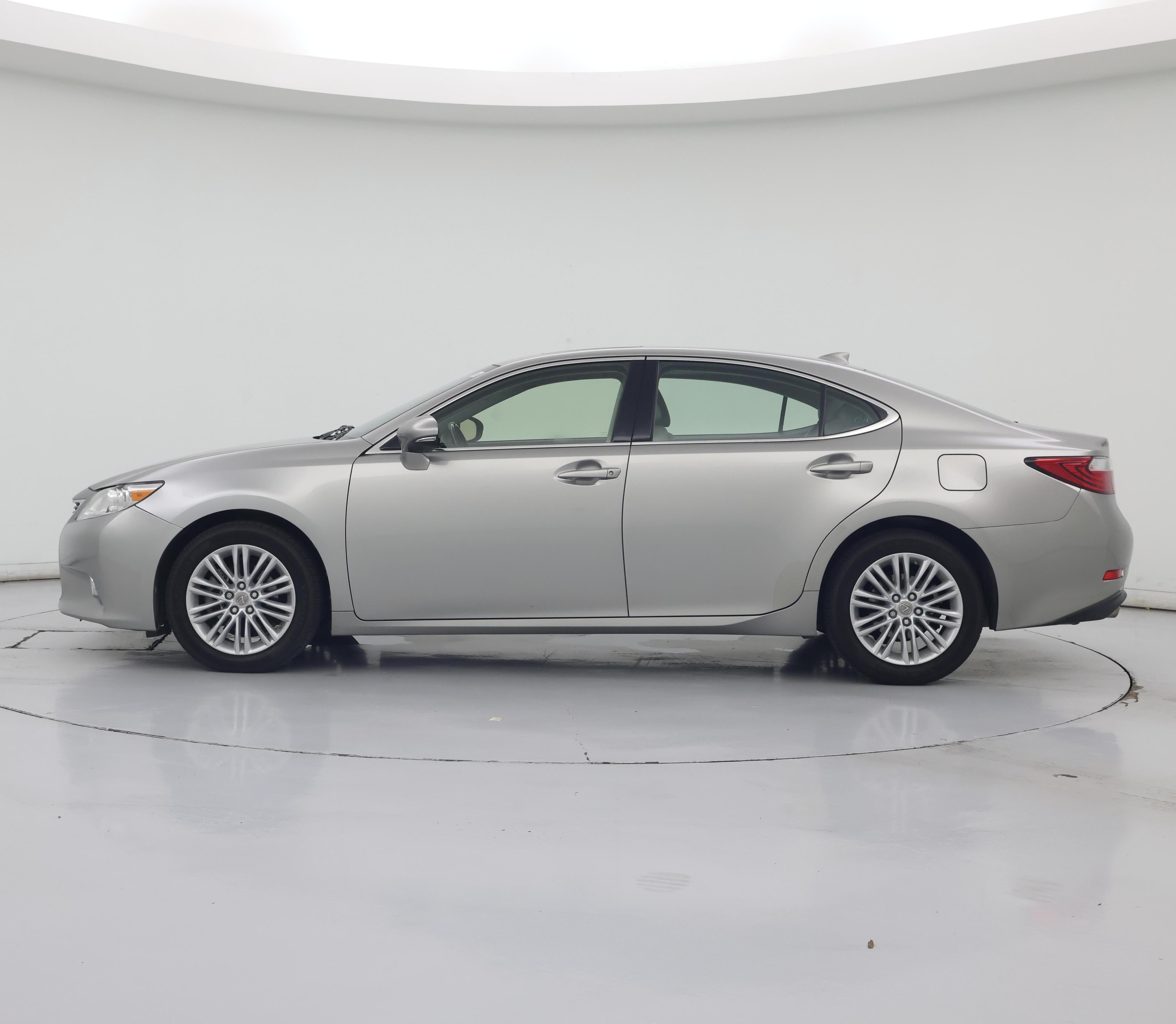 Thumbnail: 2015 Lexus ES - 3