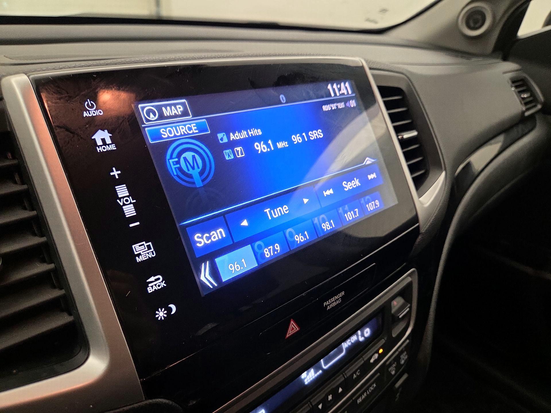 Thumbnail: 2017 Honda Pilot - 16