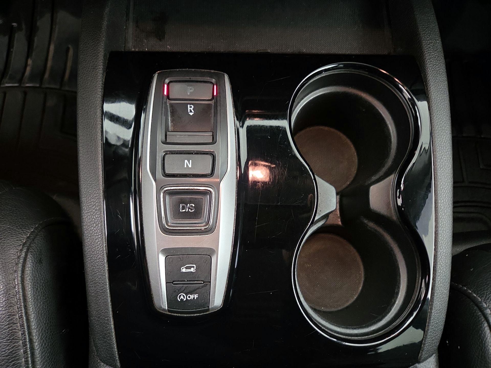 Thumbnail: 2017 Honda Pilot - 18