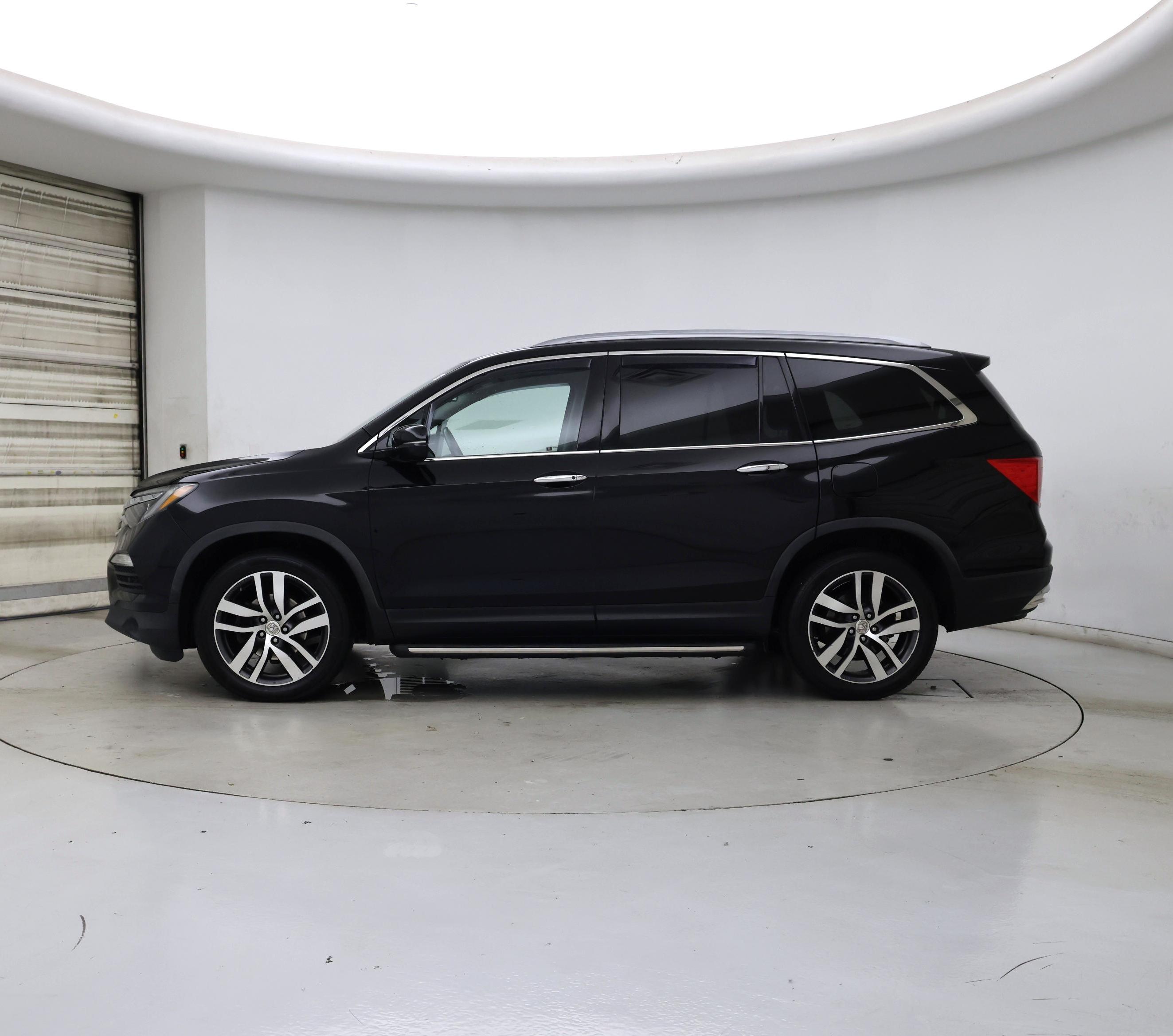 Thumbnail: 2017 Honda Pilot - 3
