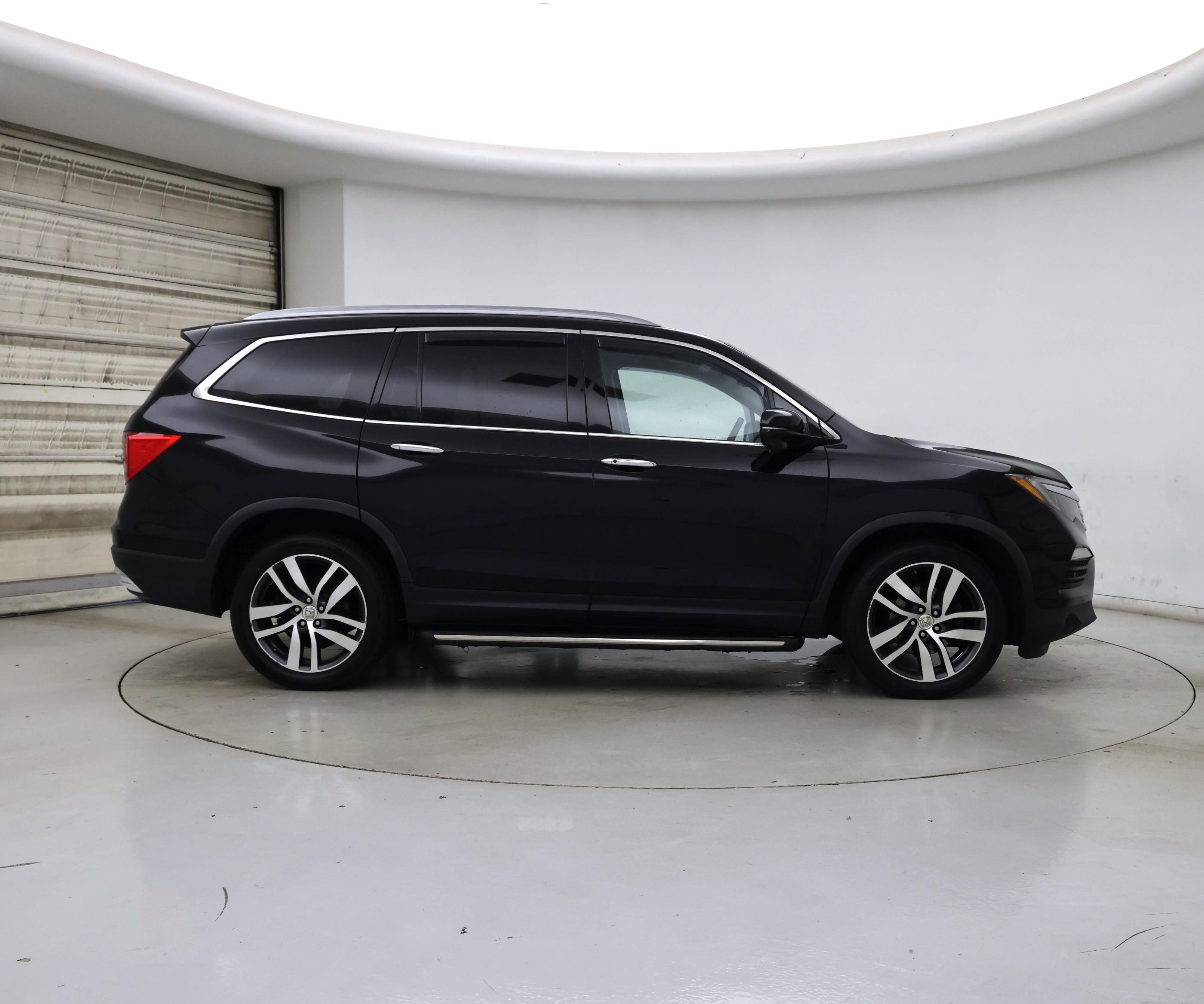 Thumbnail: 2017 Honda Pilot - 7