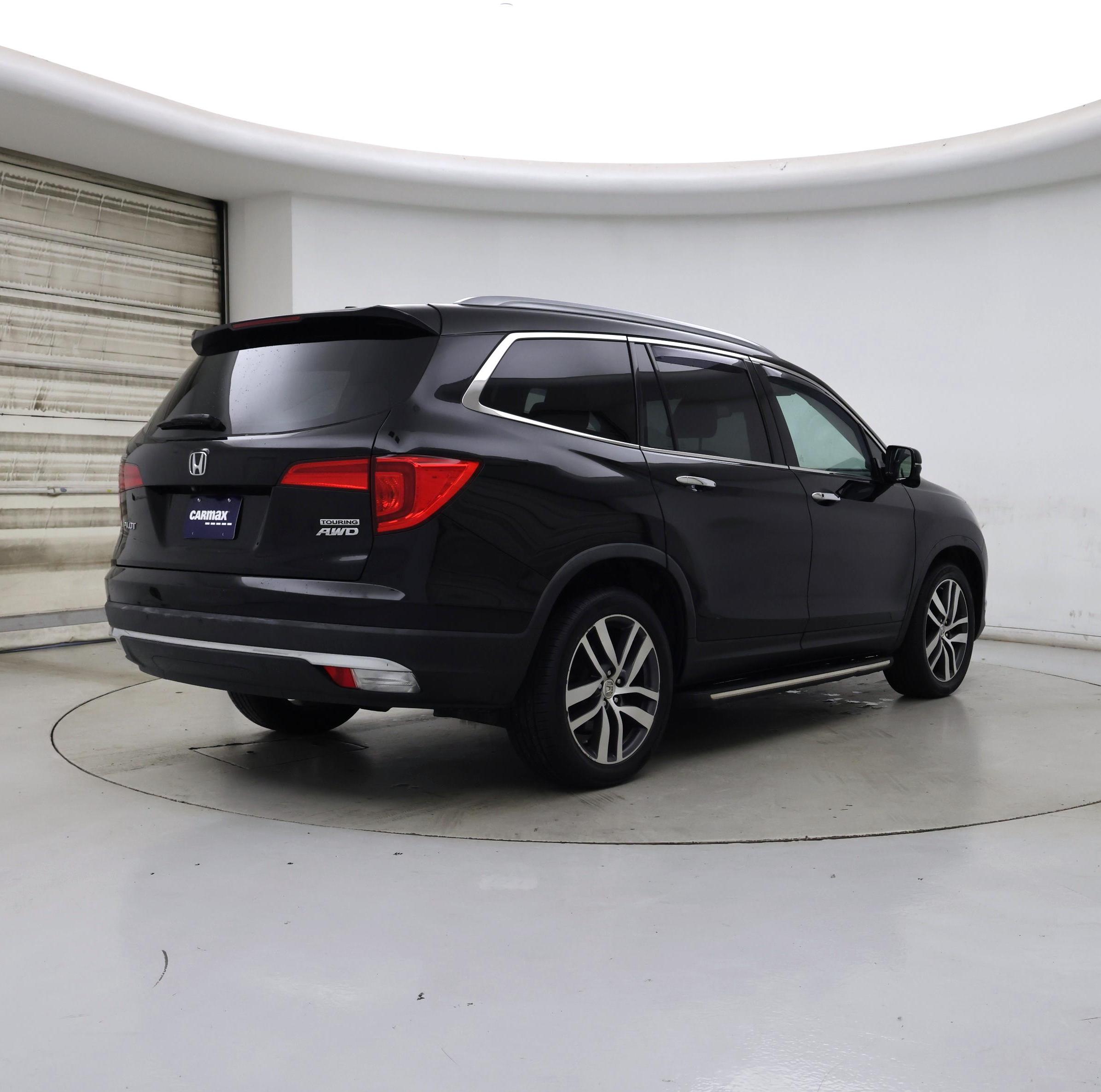 Thumbnail: 2017 Honda Pilot - 8