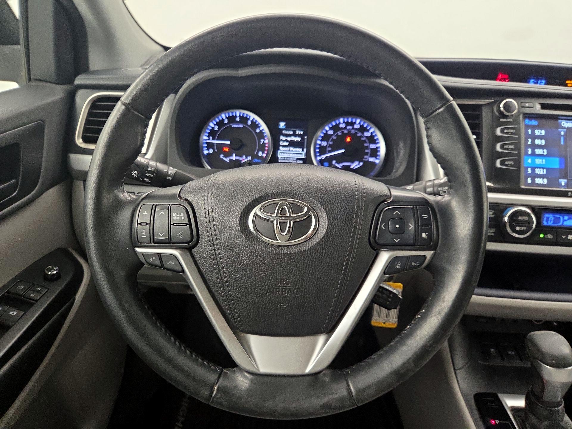 Thumbnail: 2019 Toyota Highlander - 10