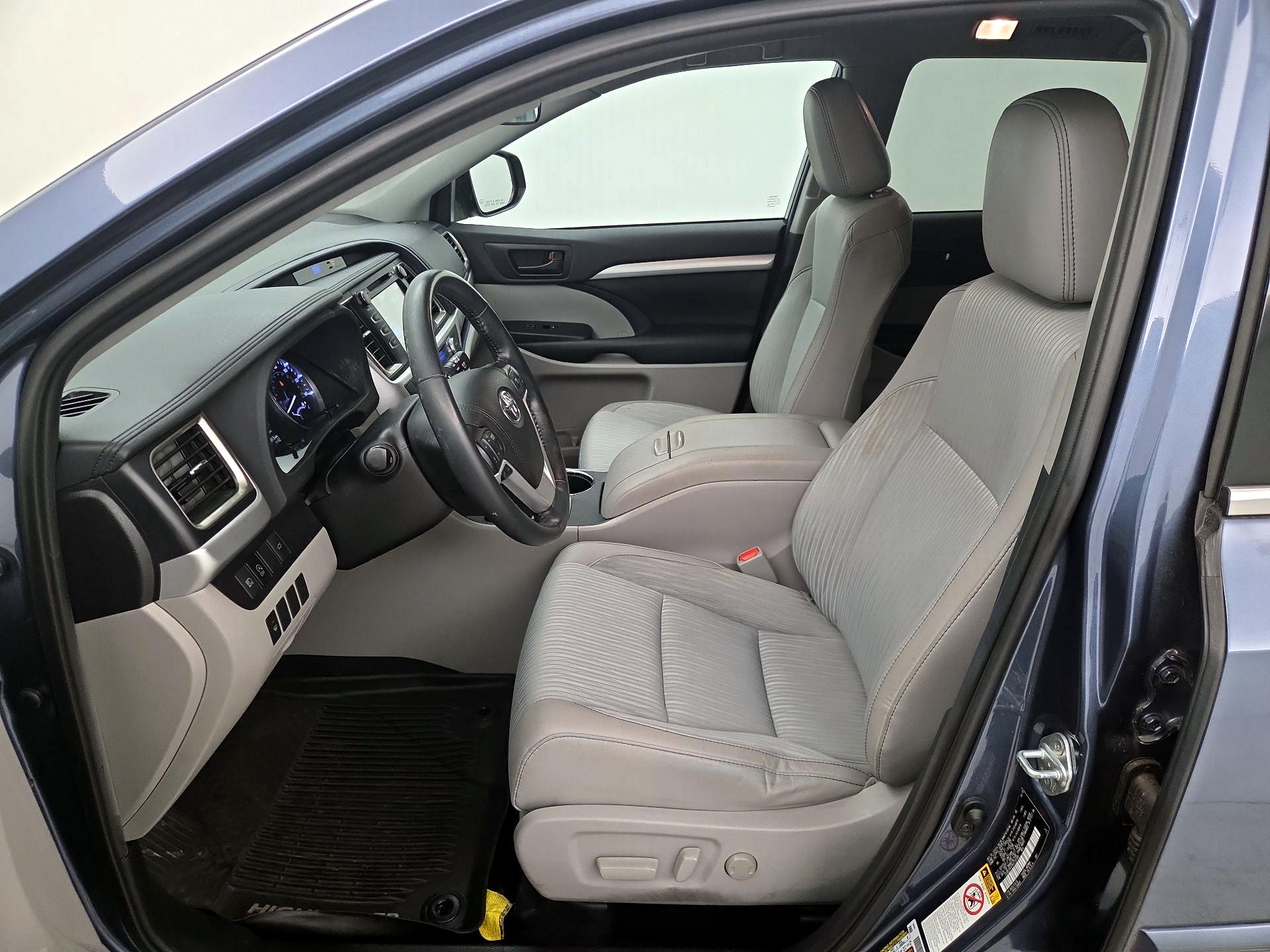 Thumbnail: 2019 Toyota Highlander - 11