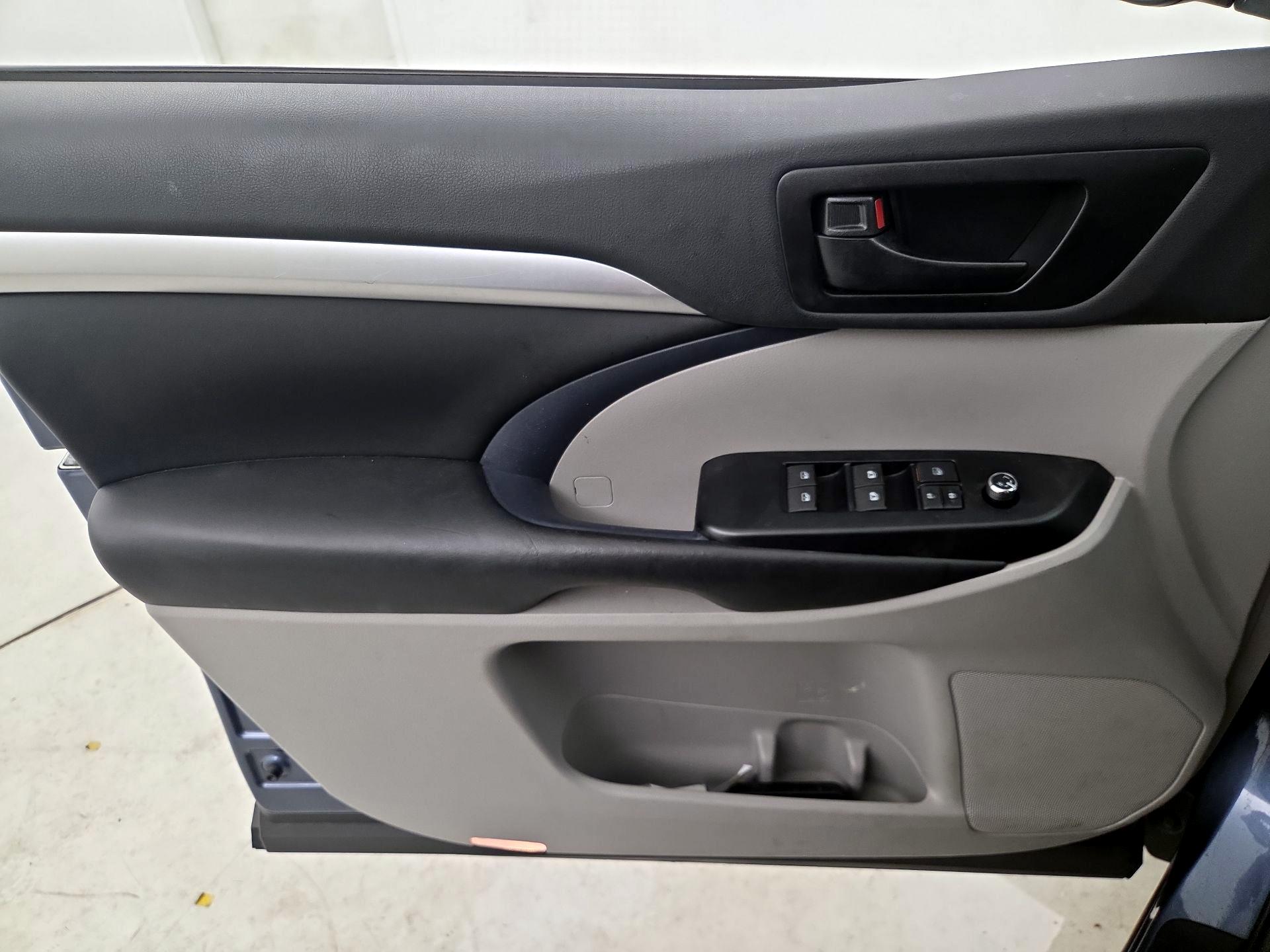 Thumbnail: 2019 Toyota Highlander - 12