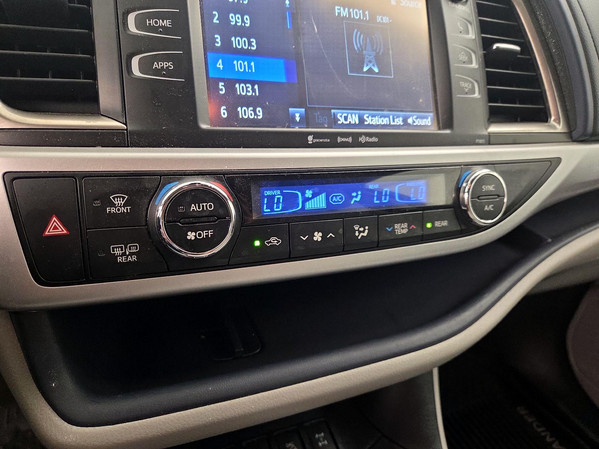Thumbnail: 2019 Toyota Highlander - 16