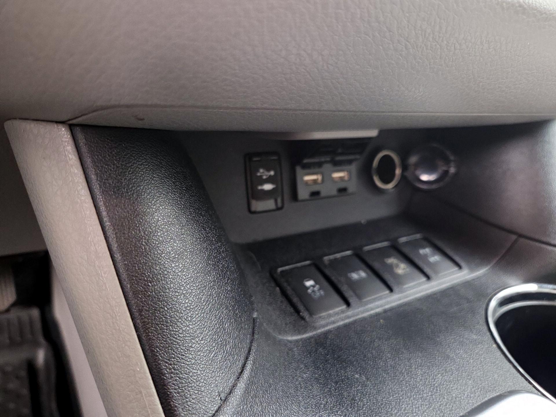 Thumbnail: 2019 Toyota Highlander - 18