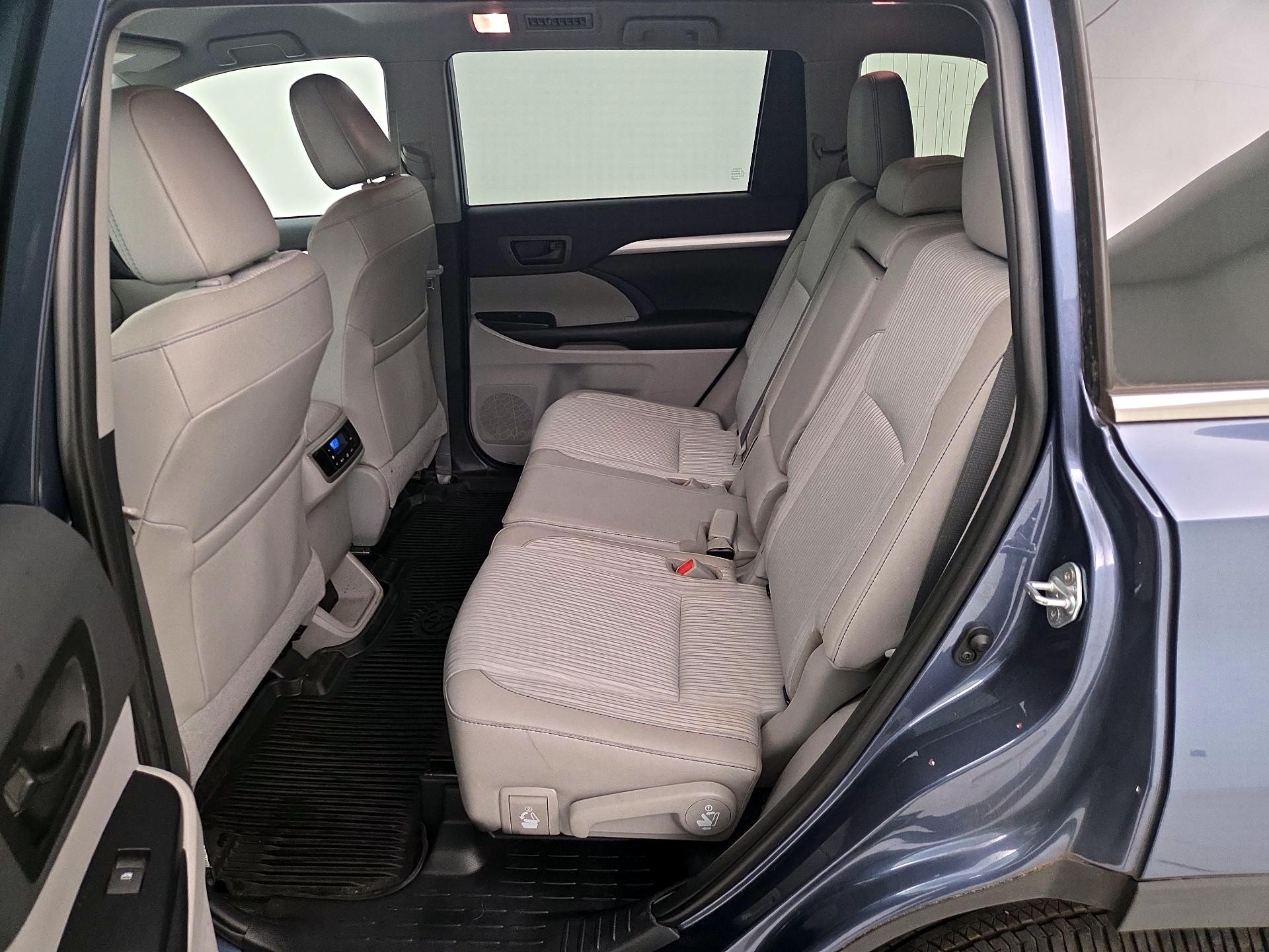 Thumbnail: 2019 Toyota Highlander - 19