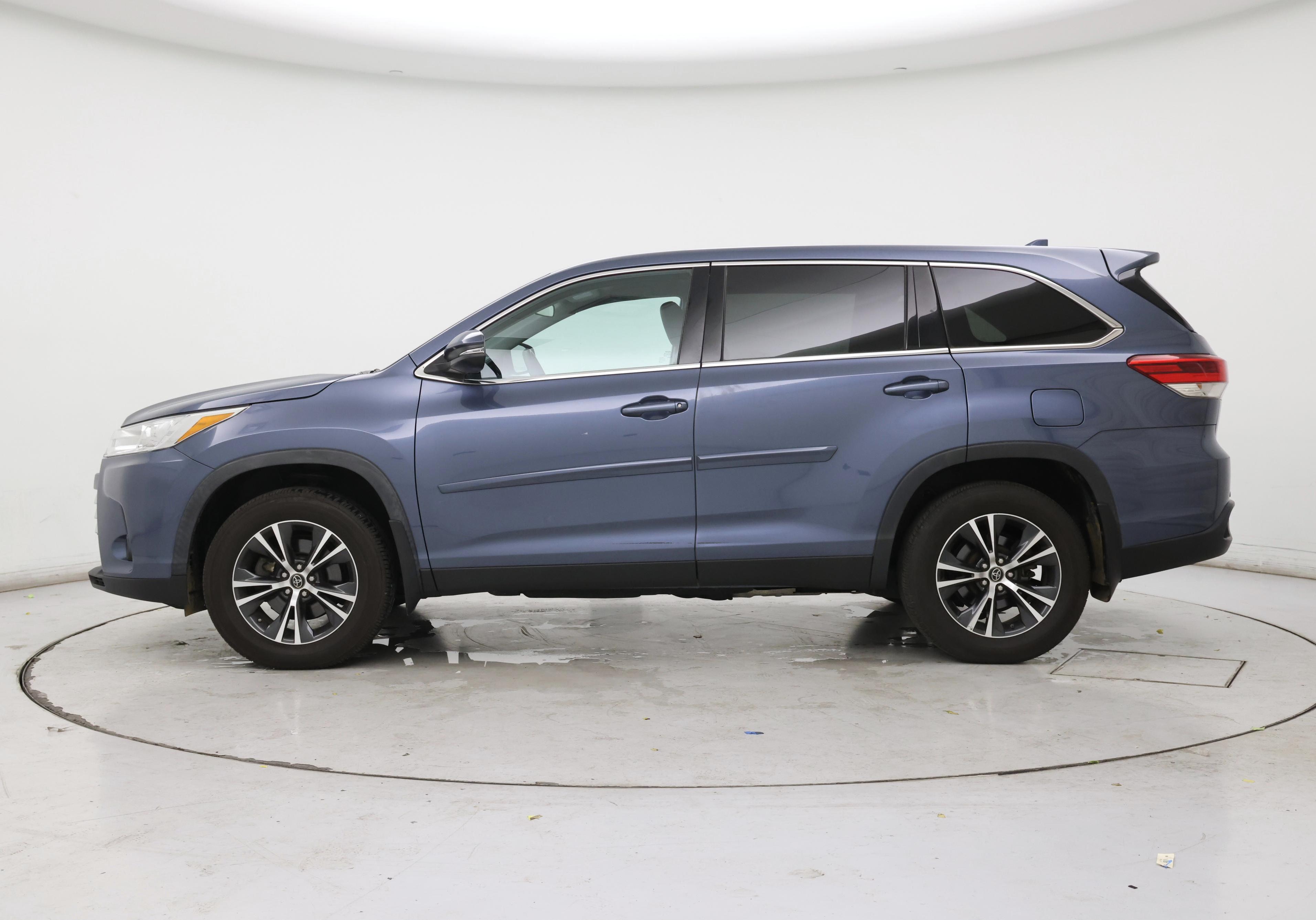 Thumbnail: 2019 Toyota Highlander - 3