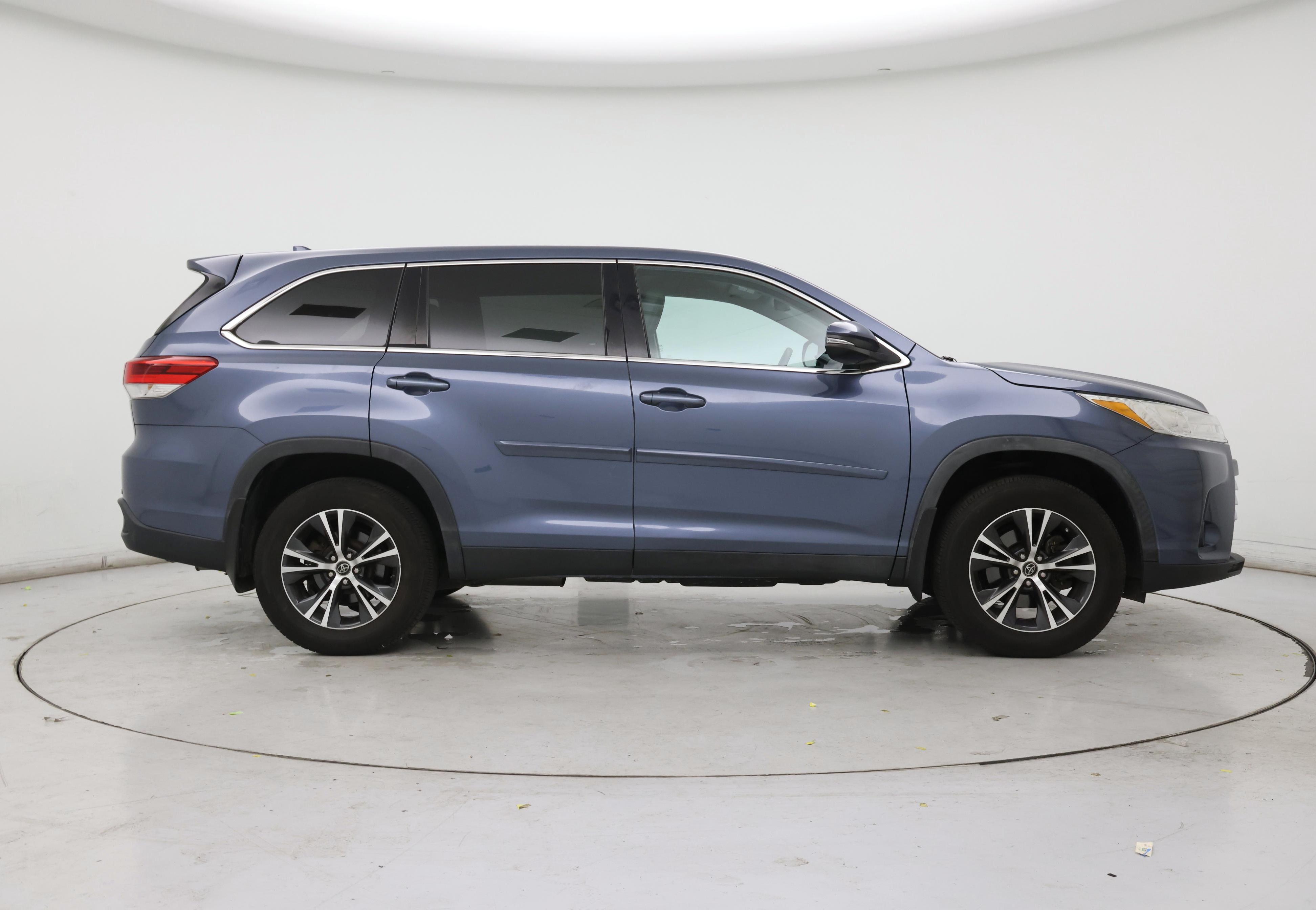 Thumbnail: 2019 Toyota Highlander - 7