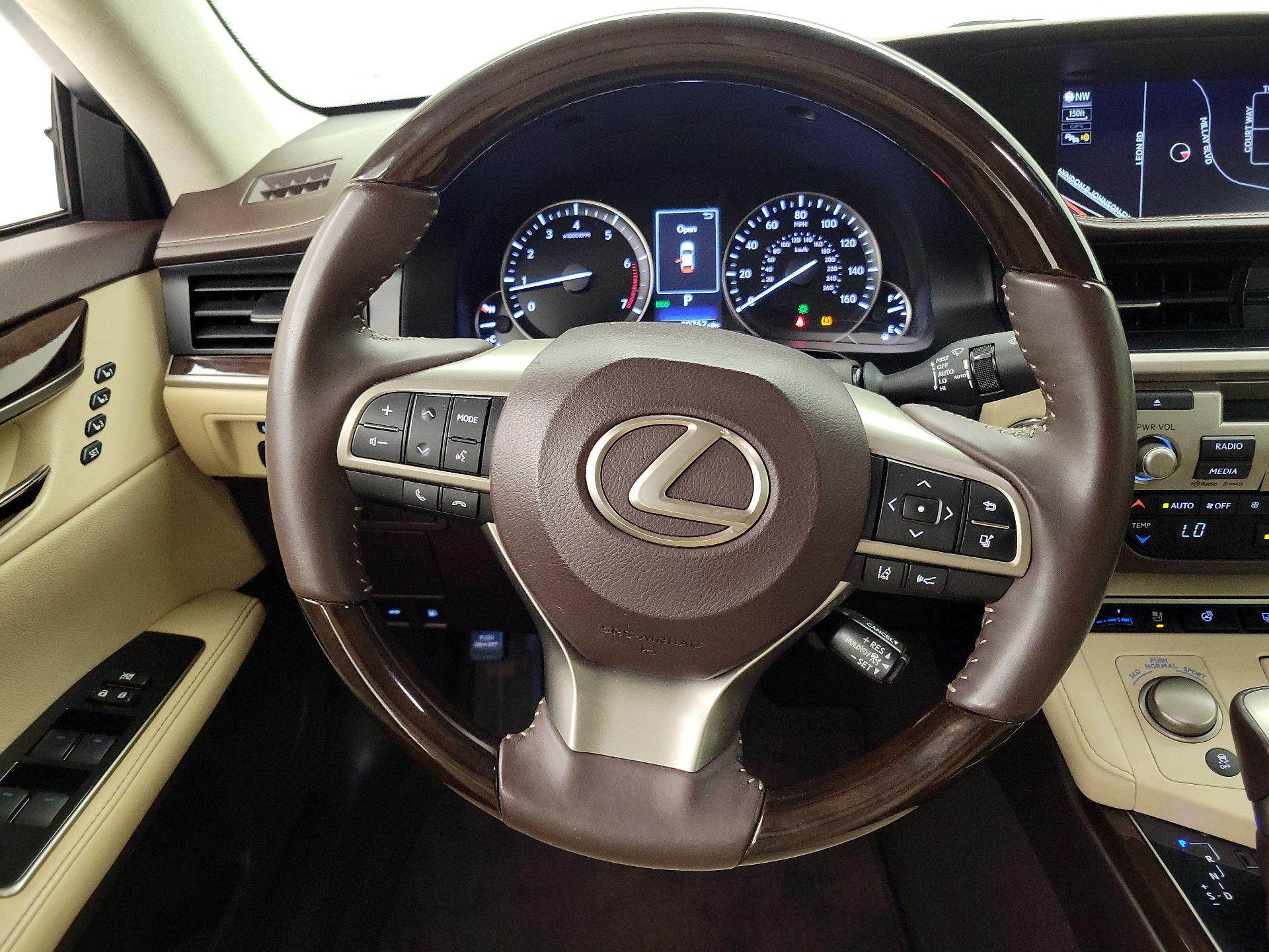 Thumbnail: 2017 Lexus ES - 10