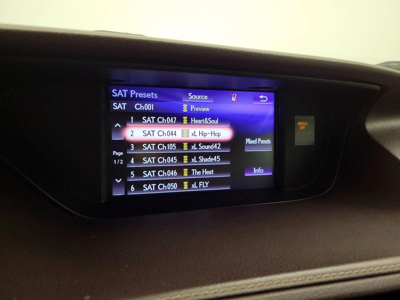 2017 Lexus ES 350 - Photo 16