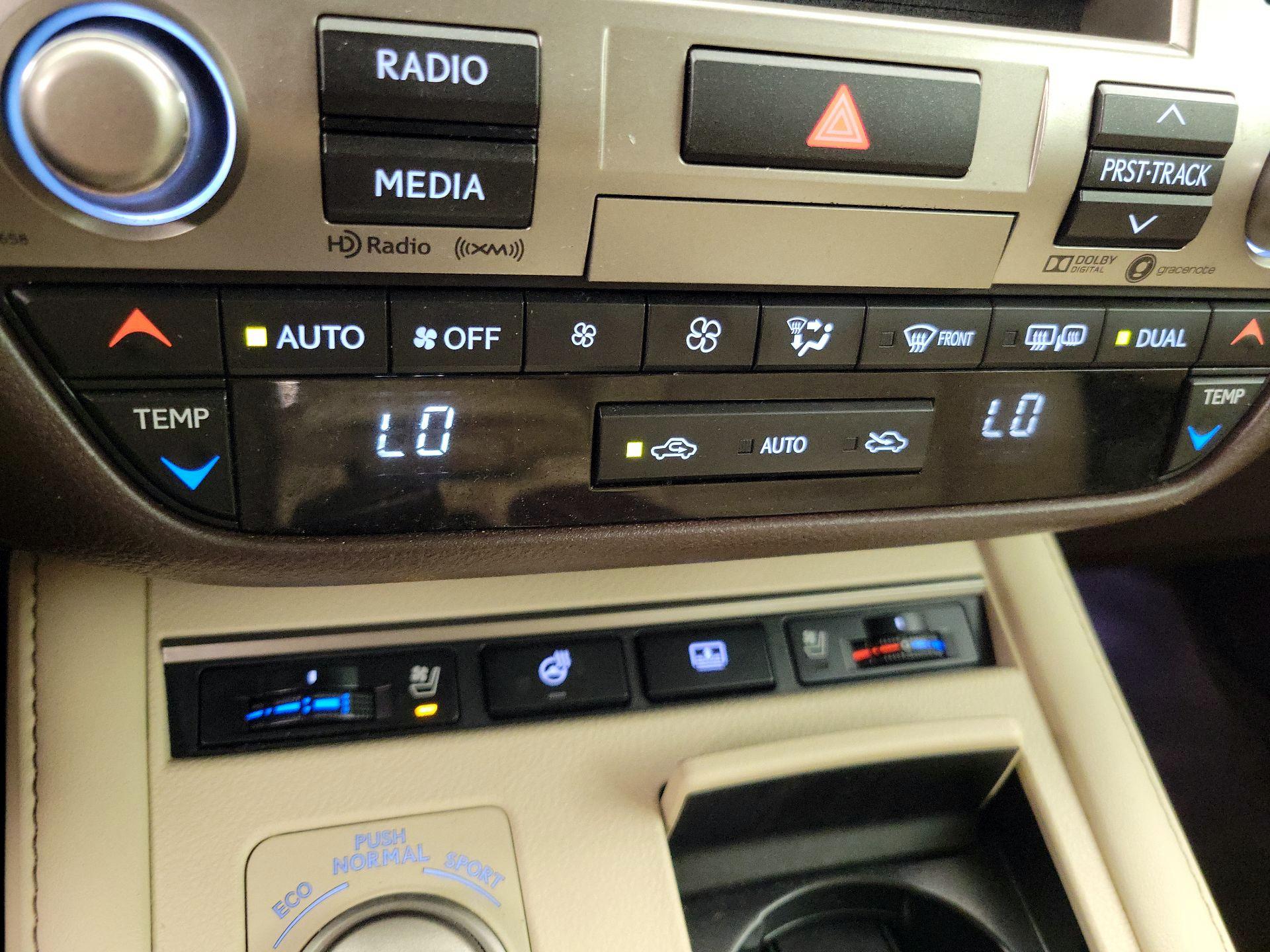 Thumbnail: 2017 Lexus ES - 16