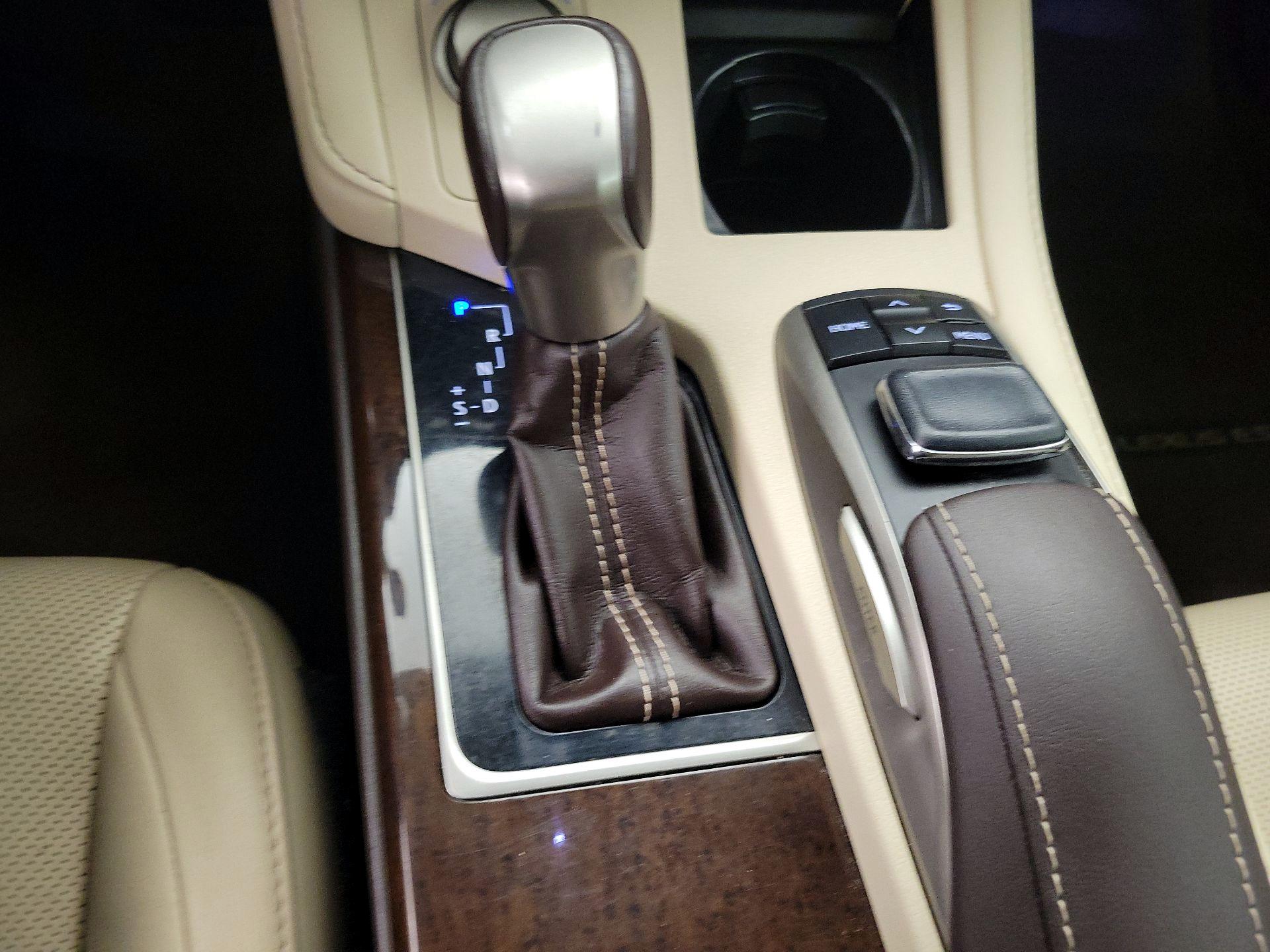 Thumbnail: 2017 Lexus ES - 17