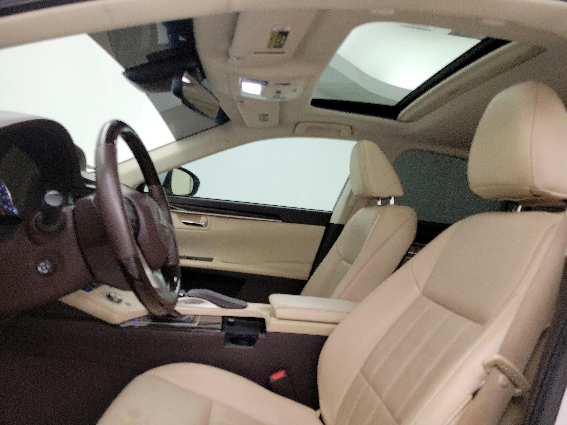 Thumbnail: 2017 Lexus ES - 19
