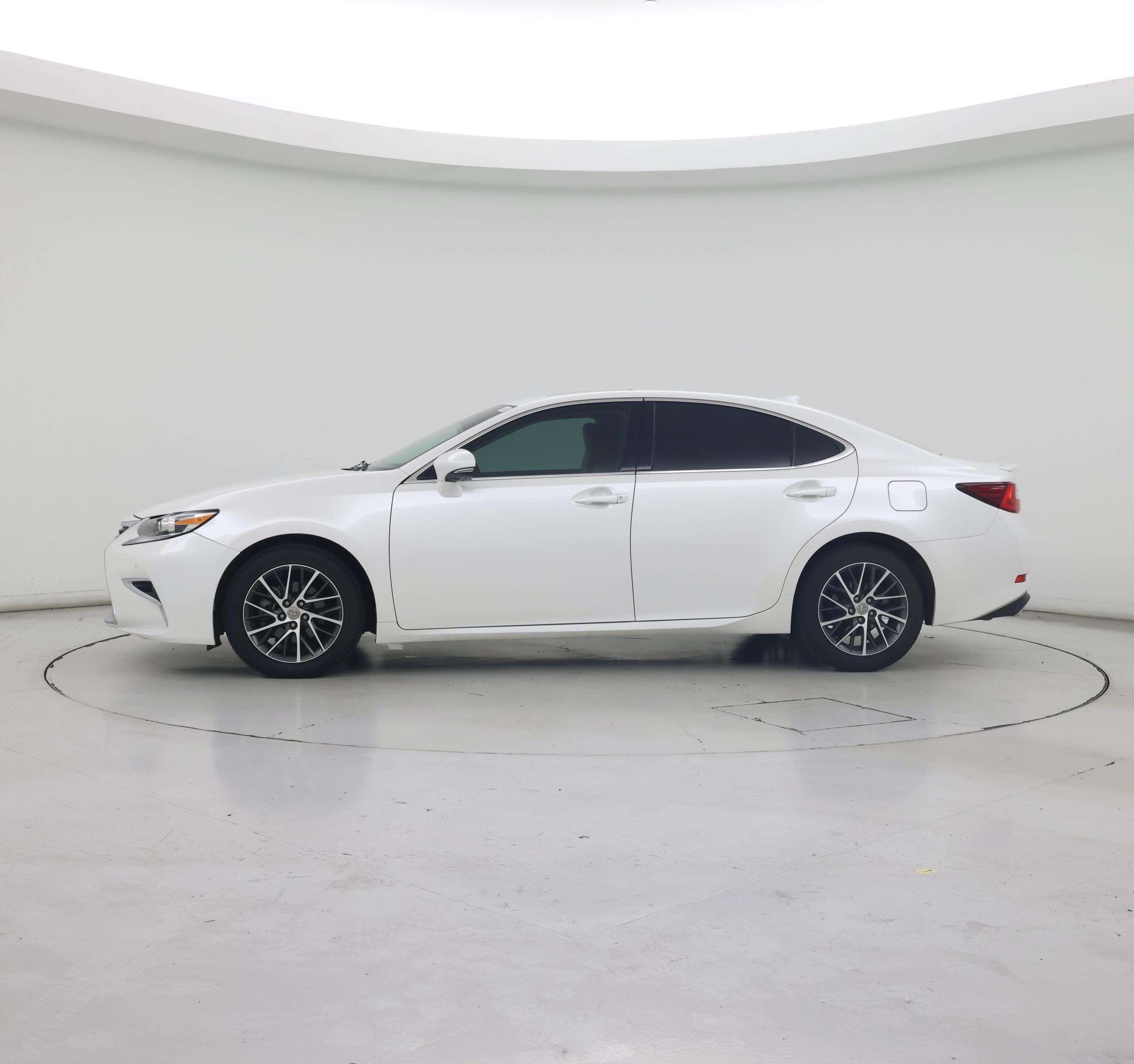 Thumbnail: 2017 Lexus ES - 3