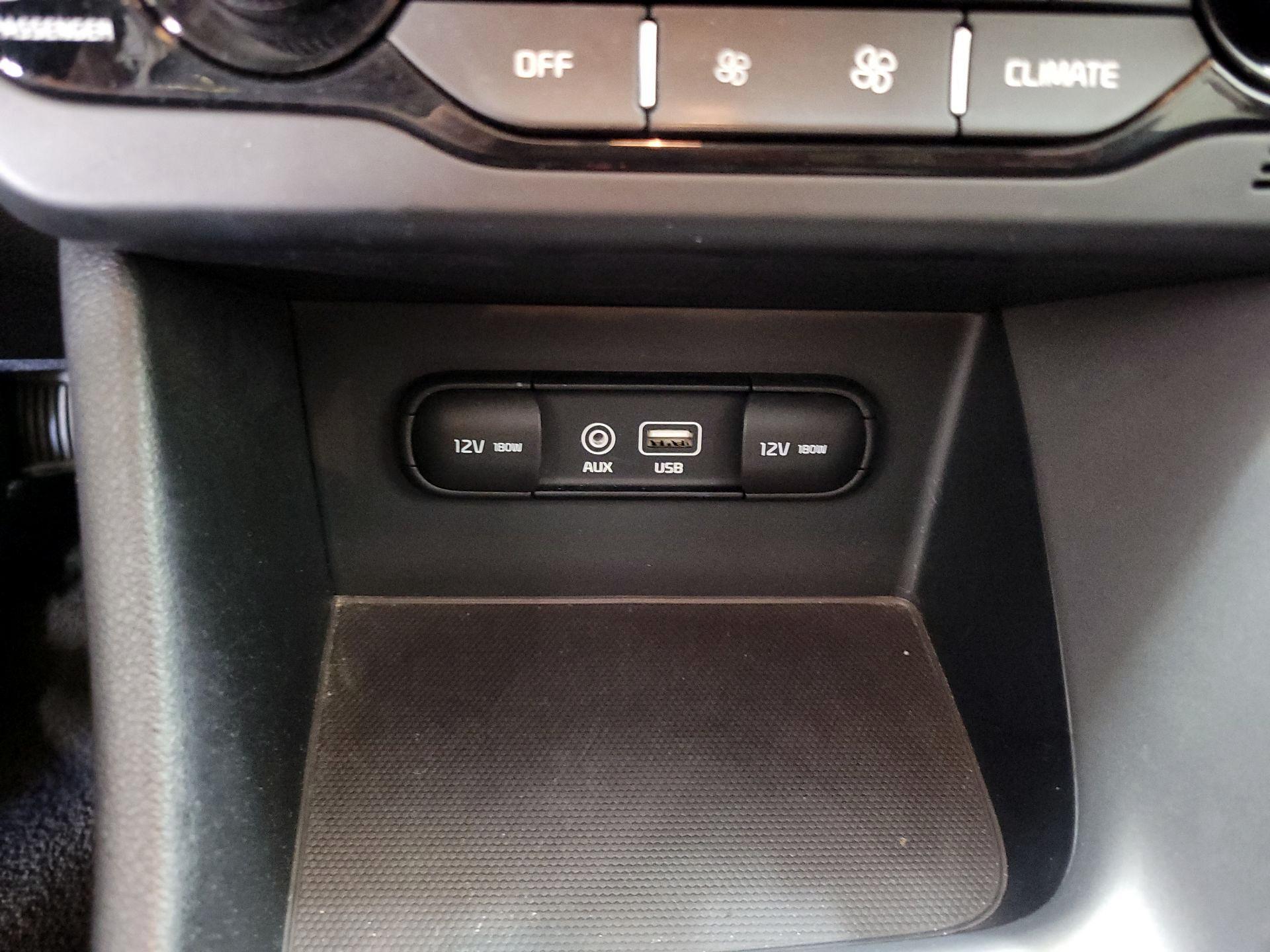 Thumbnail: 2019 Kia Niro - 18