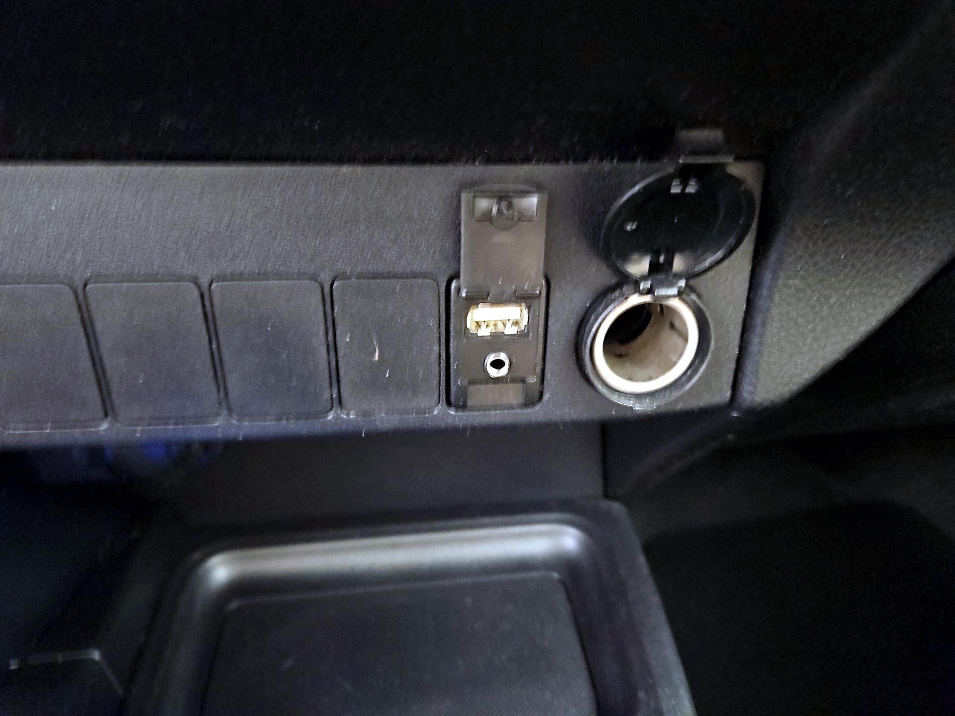 Thumbnail: 2015 Toyota RAV4 - 18