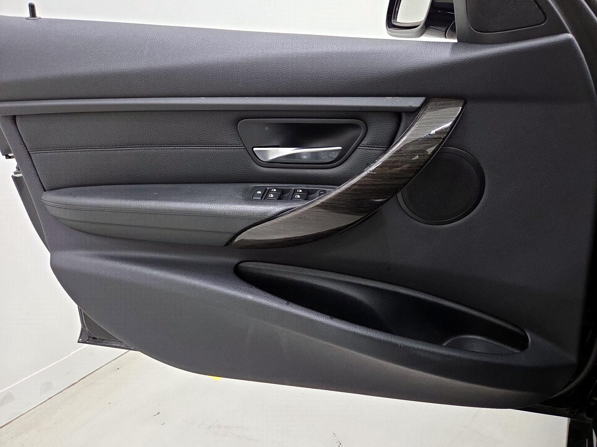 Thumbnail: 2015 BMW 3 Series - 12