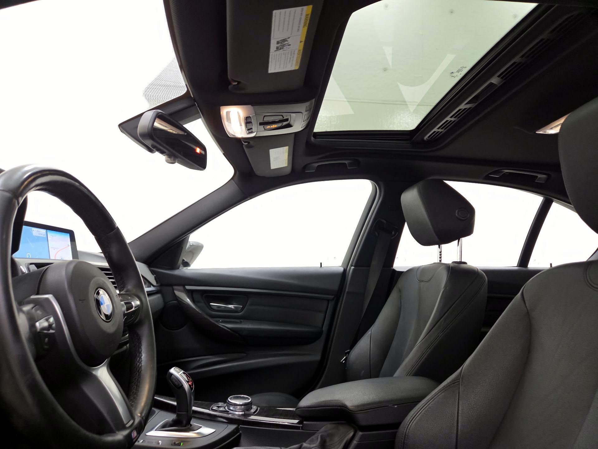 Thumbnail: 2015 BMW 3 Series - 20