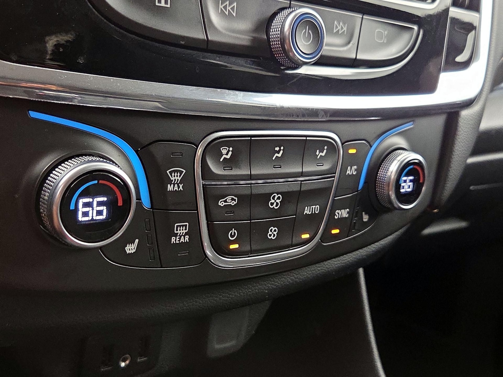 2018 Chevrolet Traverse 1LT - Photo 17