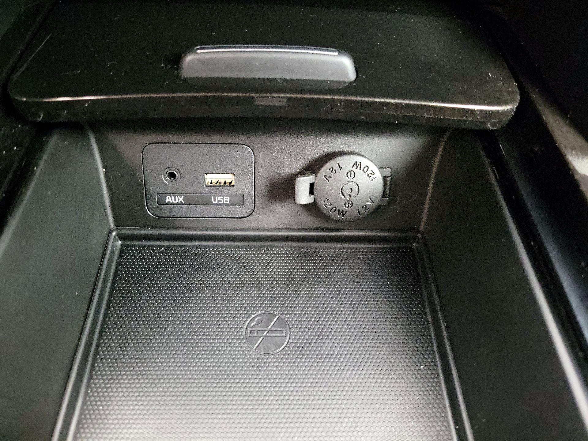 Thumbnail: 2016 Kia Cadenza - 18