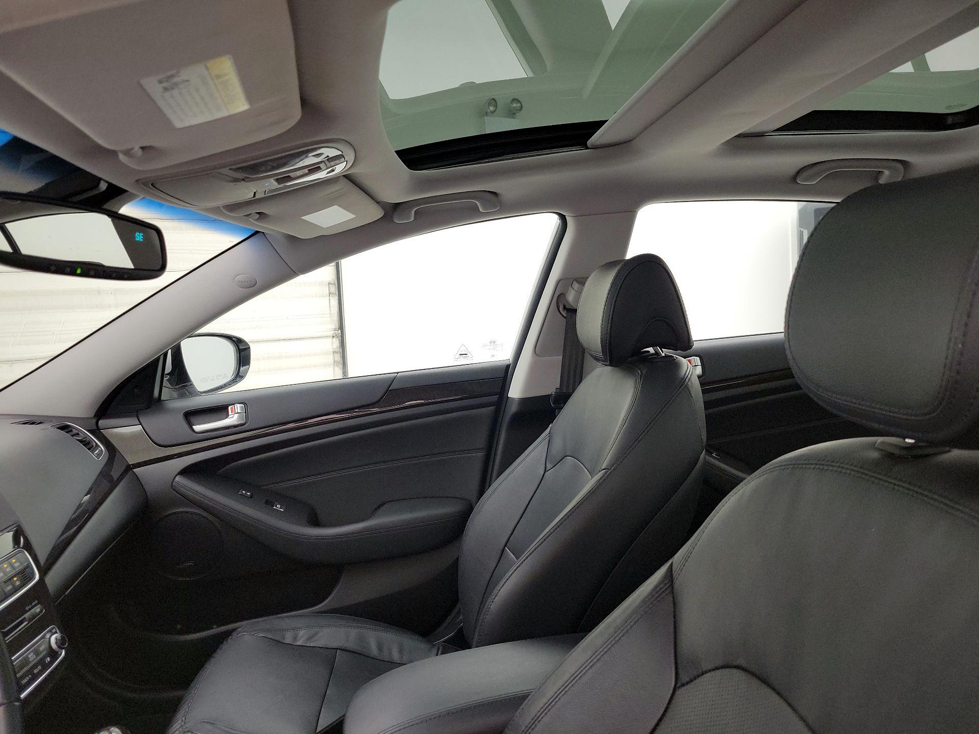 Thumbnail: 2016 Kia Cadenza - 19