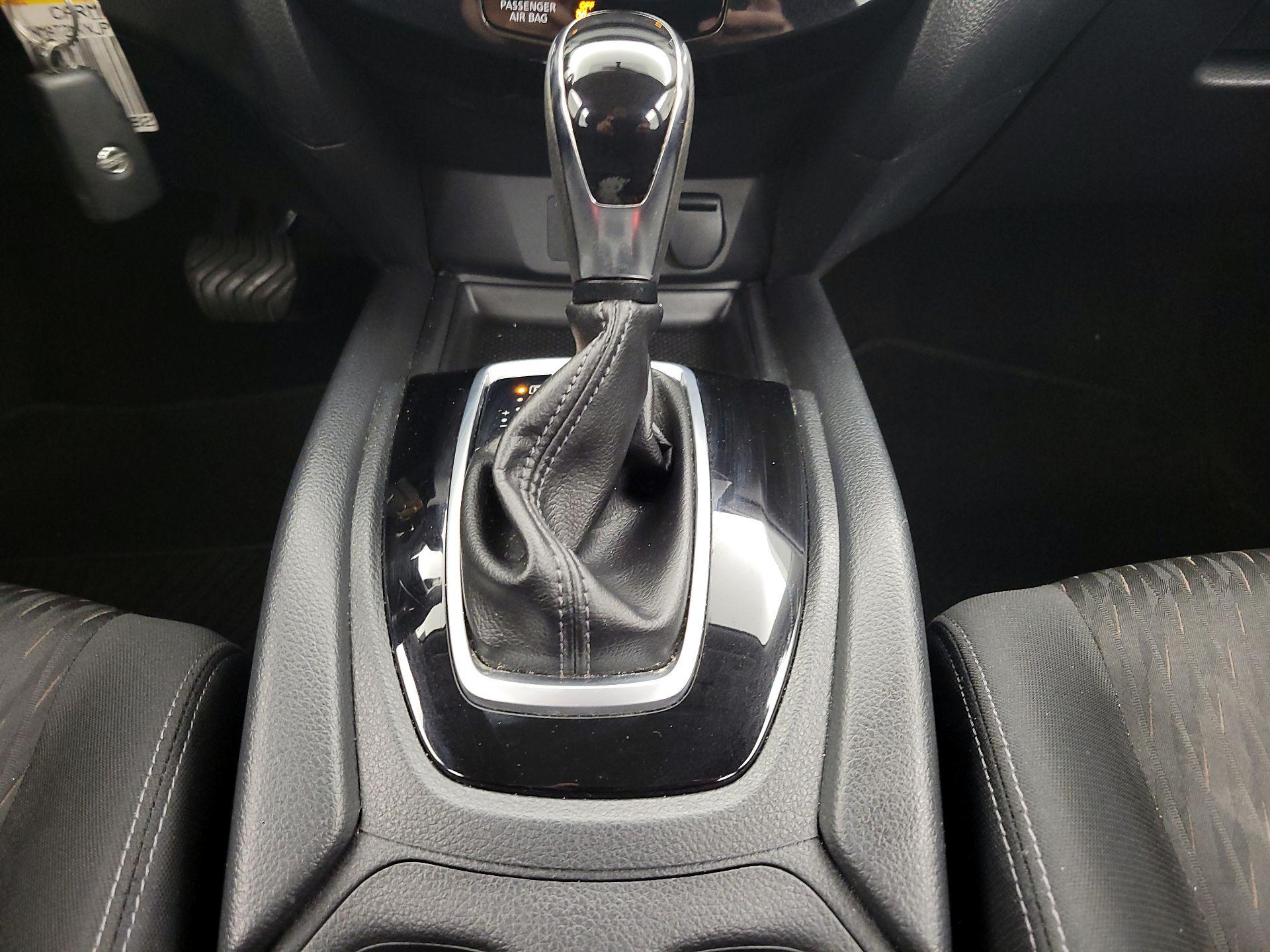 Thumbnail: 2018 Nissan Rogue - 17