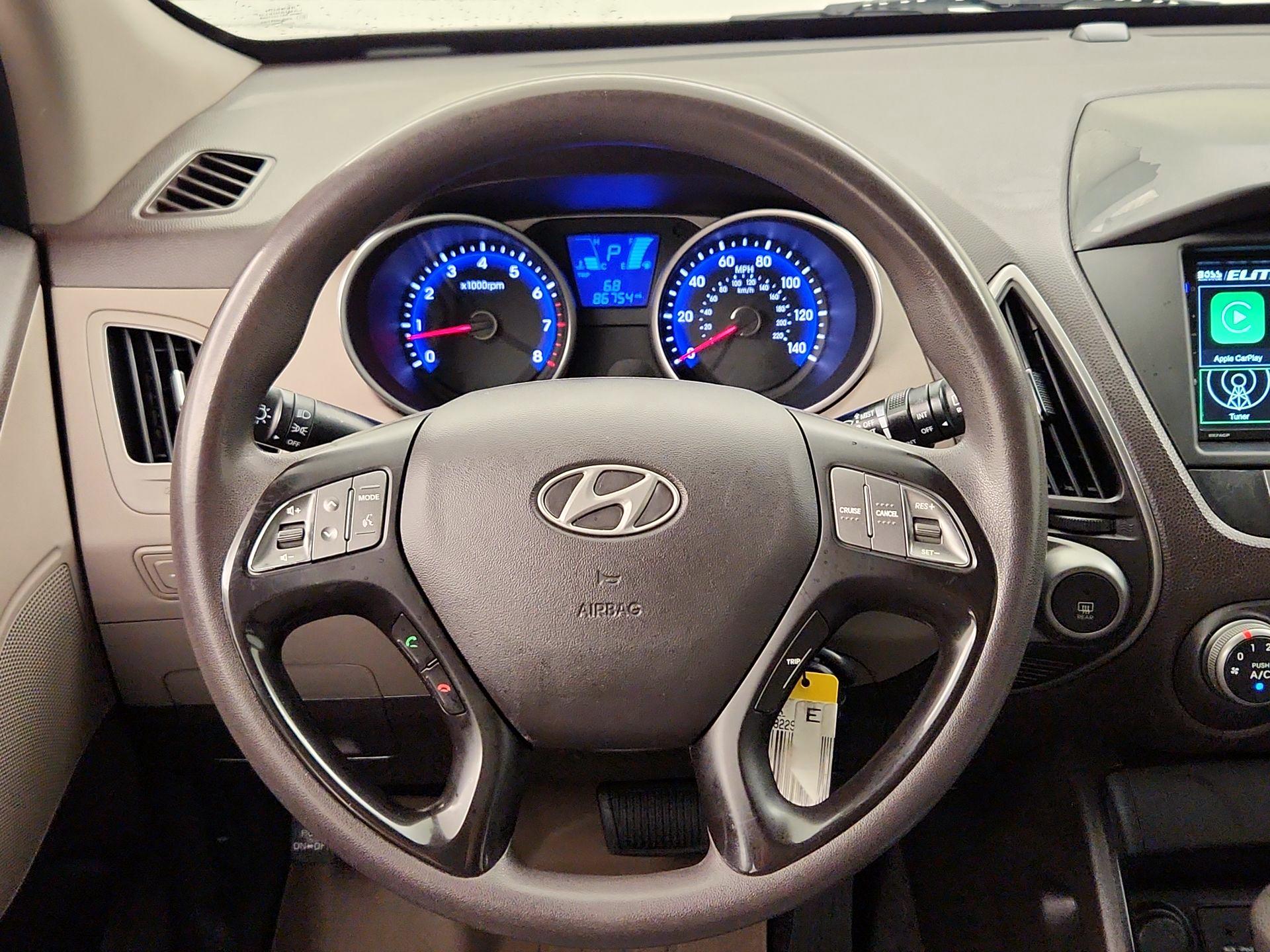 Thumbnail: 2015 Hyundai Tucson - 10